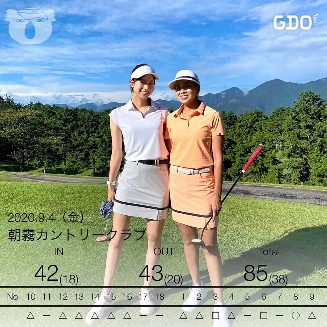 紺野ゆりのインスタグラム：「🗻 SABUちゃんとテーラーメイド のウェアで⛳️✨ アスリートっぽさに女性らしいデザインが入ってて、シルエットがすごく好きでした💕 * * #yurigolf🦋 #テーラーメイド#テーラーメイドアパレル#taylormadegolf #golfwear#ゴルフ#ゴルフウェア#春夏ゴルフウェア#ゴルフコーデ#golf#ゴルフ女子」