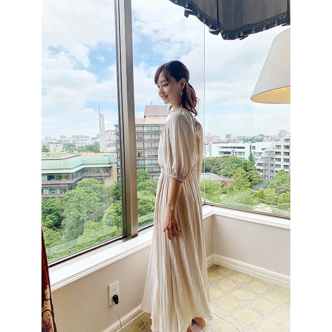 乙黒えりのインスタグラム：「まだまだ暑い 夏から秋にかけての 夕方の寂しい感じ、嫌いじゃない🍂  去年の夏はこうだったなとか、毎年成長と共に変化する思い出を重ねて、子供が育ってきて季節の移ろいを色んな意味で楽しめるようになってきた気がします。 #夏の思い出」
