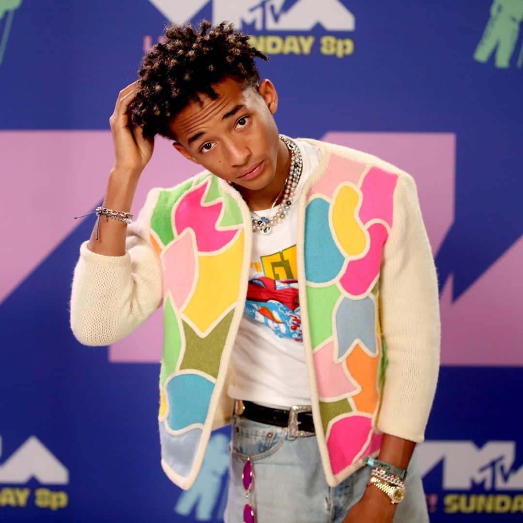 E! Onlineさんのインスタグラム写真 - (E! OnlineInstagram)「Following Jaden Smith & Sofia Richie's flirty beach day, the former is setting the record straight on those romance rumors. His thoughts + their history is at the link in our bio. (📷: Getty)」9月12日 11時15分 - enews