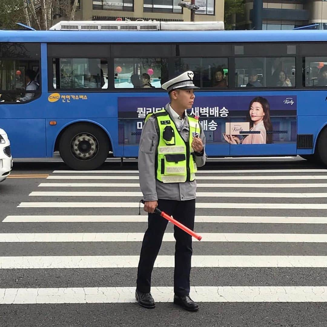 ロコさんのインスタグラム写真 - (ロコInstagram)「다녀왔습니다! 힘들 줄 만 알았는데 얻어온 게 많은 것 같습니다. 휴가기간 이용해서 틈틈이 작업도 해놨는데곧 들려드릴게요! 기억해주셔서 감사합니다 ! ㅇ ㅏ짱조ㅌ ㅏㅋㅋㅋㅋㅋㅋㅋㅋㅋㅋㅋㅋㅋㅋㅋㅋㅋㅋㅋㅋㅋㅋㅋㅋㅋㅋㅋㅋㅋㅋㅋㅋ」9月12日 11時19分 - satgotloco