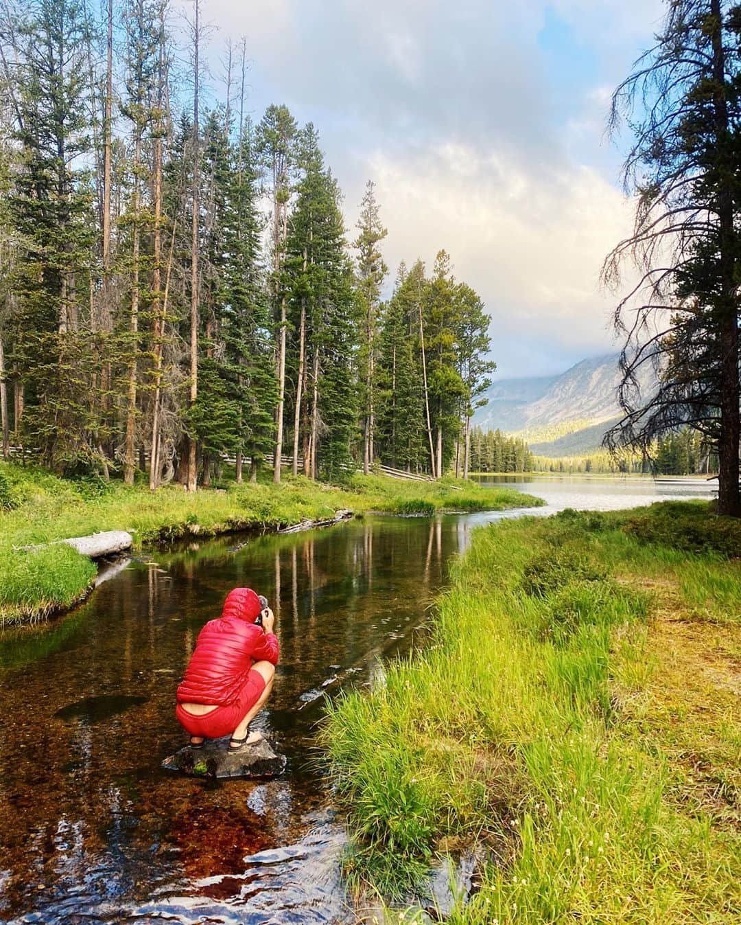 Alex Strohlさんのインスタグラム写真 - (Alex StrohlInstagram)「The final stage of the Gravel Ride Across Montana! We finally crossed into Idaho after a few days of heinous headwinds 🤪 and 505 miles of total riding.   People have asked what was the highlight of the trip and to me it was definitely being away from cell service for long periods of time. Whenever we’d go into town and inevitably get service it would become this stressful event where you feel like you have to catch up with the daily internet noise. Such a beautiful feeling knowing that no-one expects anything from you when you’re off grid... I’m going to miss that! Thanks to all of you guys who’ve sent messages of encouragement along the way, means a lot to me.  Photo captions below: #1: the final day Crossing Lehmi Pass and seeing Idaho for the first time on the other side. The end of the ride... #2: the route we took consisted of a lot of gravel roads that @isaacsjohnston meticulously researched & improvised at the same time.  #3: Our typical post dinner reading time. This was a special night as night temps were going to be under 35 degrees and we got a last minute booking at this epic USFS cabin by a lake. #4: On the last day, heading towards our final climb. Headwind: ON. #5: trying to get 5000 calories per day involved some drastic menu options #6: @isaacsjohnston filming sunrise at Twin Lakes, MT. #7: climbing another pass into the Big Hole Valley #8: The winds have finally calmed for our last night on the road.  #9: Typical scene of the Big Hole Valley, what a gem of a place. The entire valley seems to be sub-irrigated and the grass is still green in late August / early sept!  #10: one of my favorite section of roads during the trip near Georgetown Lake.   The film photos of the trip are in @statefilm’s capable hands and I cannot wait to see the first rolls come out.. If you want to hear about the book release, sign up to my newsletter on my site 🙏🏻」9月12日 11時27分 - alexstrohl