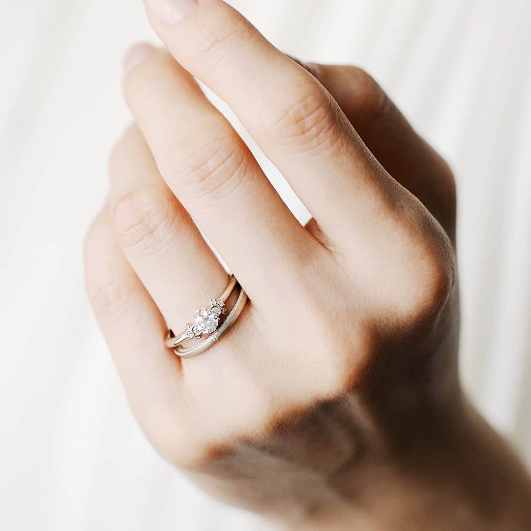 AbHerї〈アベリ〉さんのインスタグラム写真 - (AbHerї〈アベリ〉Instagram)「AbHeri Bridal Fair until September 30. 【ブライダルフェア】9/30(水)まで。 フェア終了まで残りわずかとなりました。   期間中ブライダルジュエリーをお買い上げの方に、 誕生石から選べるK18ペンダントトップなど すてきなプレゼントをご用意しております。     【アベリカラーブライダル】9/30(水)まで。 同時開催中のこちらもまもなく終了となります。   ひとつひとつ丁寧に選ばれたカラーストーンを 個々の表情を大切にデザインし仕立てました。 　 色とりどりのブライダルリングを この機会にぜひご覧くださいませ。     ＊来店予約がおすすめです。 ＊在庫状況が常に変動しております。 ご希望の商品がございましたら店舗まで、お気軽にお電話やメールでお問い合わせくださいませ。     #abheri #アベリ #アベリブライダル #アベリカラーブライダル」9月12日 11時56分 - abheri_official
