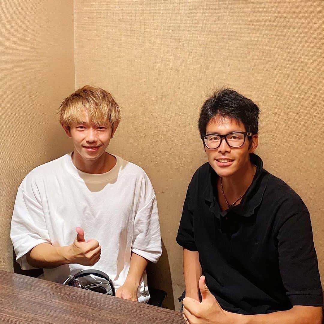 小椋裕介さんのインスタグラム写真 - (小椋裕介Instagram)「. 先日、Sonar Pocketのeyeronさん(@sonarpocket_eyeron )にお会いしました！  ランニング未経験から1年でsub3を達成して、芸能人最速記録(2時間43分45秒)を持つ方です。  とにかくエネルギーと行動力が半端じゃない。あっという間に時間が過ぎてしまいました。  ランニング界を盛り上げたいという気持ちが強く伝わり、僕も自信と勇気を貰いました！  めちゃくちゃ楽しい時間だった！！！  #ハーフマラソン #マラソン #Japan #recordholder #Halfmarathon #marathon #eyeron #run #running #runner」9月12日 11時52分 - yusuke_ogura1993