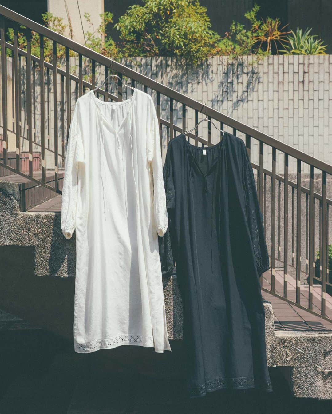 阿久津ゆりえさんのインスタグラム写真 - (阿久津ゆりえInstagram)「@spickandspan_jp さんとコラボさせていただいたお洋服たちが本日から先行予約販売開始になりました！ 私の小さなアイデアがスタッフのみなさんのご協力のおかげでこんなに大きなものになり、全部自信をもって可愛い！！とおススメできるお気に入りのコレクションです。 大好きなヴィンテージのお洋服たちをモチーフに、私らしさもプラスさせていただきました。 . Spick&Span collaboration item ‥刺繍ドレス (white/black) ¥25,300(税込) ‥アビエイターブルゾン (brown/black) ¥36,300(税込) ‥ケーブルニット (white/navy/green) ¥17,600(税込) ‥キルティングブルゾン (green only) ¥29,700(税込) ‥ミリタリーオーバーオール (camel/black) ¥28,600(税込) . 商品詳細については、プロフィールにあるURL又はハイライトにあるリンクから特設サイトに飛べるので、そちらをご覧ください。 みんなに喜んでもらえますように◎ #spickandspan #2020aw #somewhere」9月12日 12時01分 - yurie__a