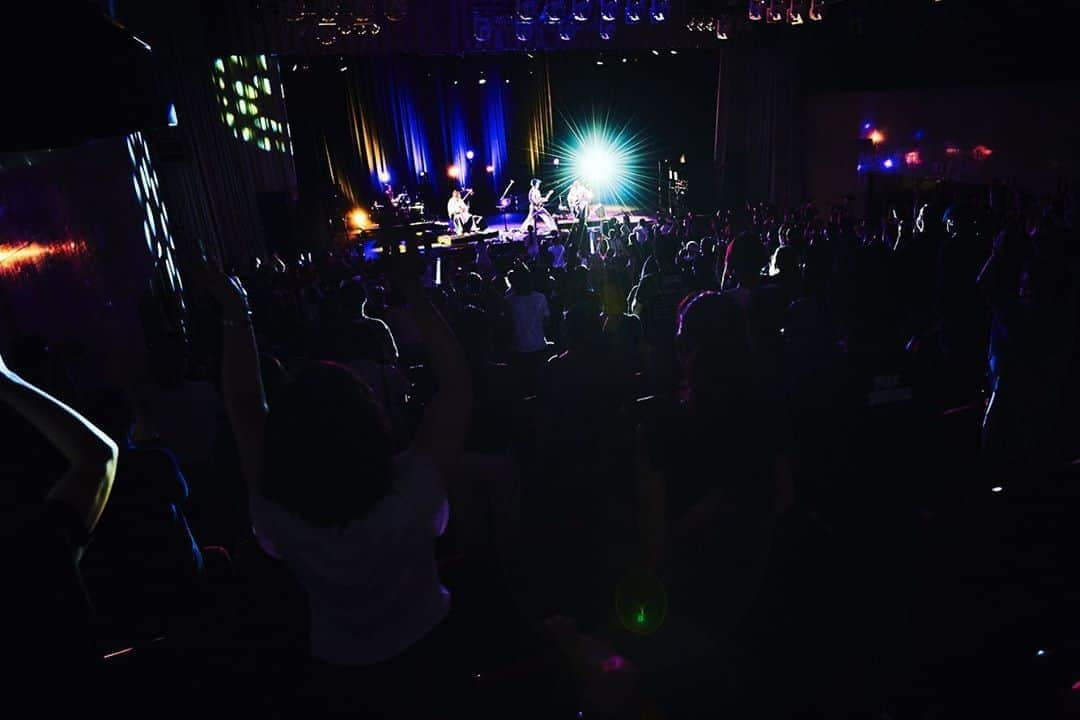 雅-MIYAVI-さんのインスタグラム写真 - (雅-MIYAVI-Instagram)「Jammed out with Yoshida Brothers one of the most innovative Shamisen players in Japan at their 20th anniversary show🔥そして、吉田劇場。燃え尽きました。ほんとは燃え尽きる予定じゃなかったんだけど(笑)やっぱ久しぶりのステージ、テンションあがるよね。客席の皆の顔、マスクで見えないから勝手に燃え尽きるよね。そしてラスト、吉田兄弟さんとのセッション、新曲含め熱かったね！！！！新バージョンの“What’s My Name”の完成形が見えた気がします。改めて、20周年おめでとうございました！🙌🏻🙌🏻㊗️😃」9月12日 12時12分 - miyavi_ishihara