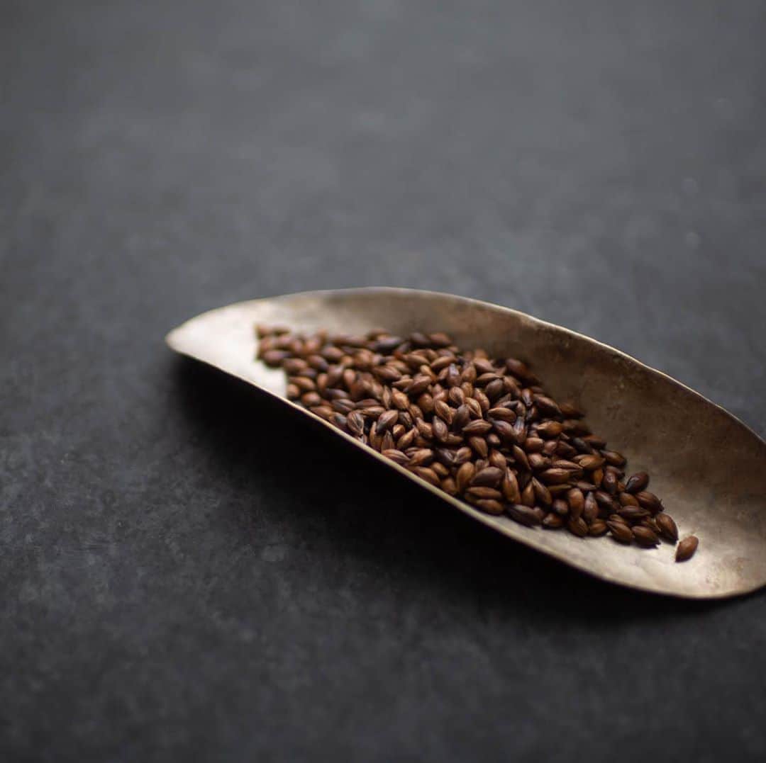 Naomiのインスタグラム：「一保堂の麦茶。 ぬるい麦茶も大好き。」