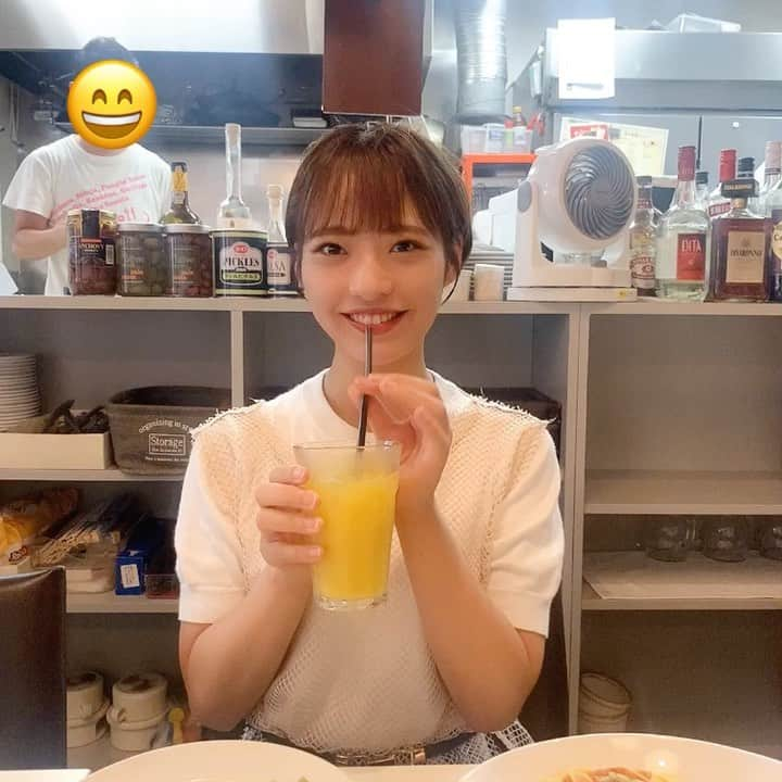 近藤佳穂のインスタグラム：「みなさんこんにちは🌞 良い休日を過ごせてますか？？🙄  私は今日は美容院に行ってきたよ〜 ずっと憧れていた美容師さんに切ってもらえて嬉しすぎた🥰  銀座だったんだけど、銀座とか初めてすぎて緊張した😂 友達に美容院入る前に電話しちゃった😂 写真も載せられたら載せるね〜！　  本当にとにかく幸せだった🥰🥰🥰 でも緊張しすぎてほとんど話せなくて！！！自分が悔しい！！！！！  みんなはどんな土曜日過ごしてる？？  今ミスド食べてるけど、 やっぱポンデリングは最高だね🍩✌️  それでは、またね👋  #ミス東洋　#ミスコン　#ショートヘア　#ショートカット　#ミニボブ #instagram #instalike #instagood  #ファッション #コスメ #コスメ好きさんと繋がりたい  #ootd #今日のコーデ #透明感 #SnowMan #すの担さんと繋がりたい #SnowMan担さんと繋がりたい#じゃにおたさんと繋がりたい#お洒落なジャニヲタさんと繋がりたい #お洒落なすの担さんと繋がりたい #向井康二担と繋がりたい#いいね#いいね返し#相互フォロー#面白くなりたい　#世界一面白いミス」