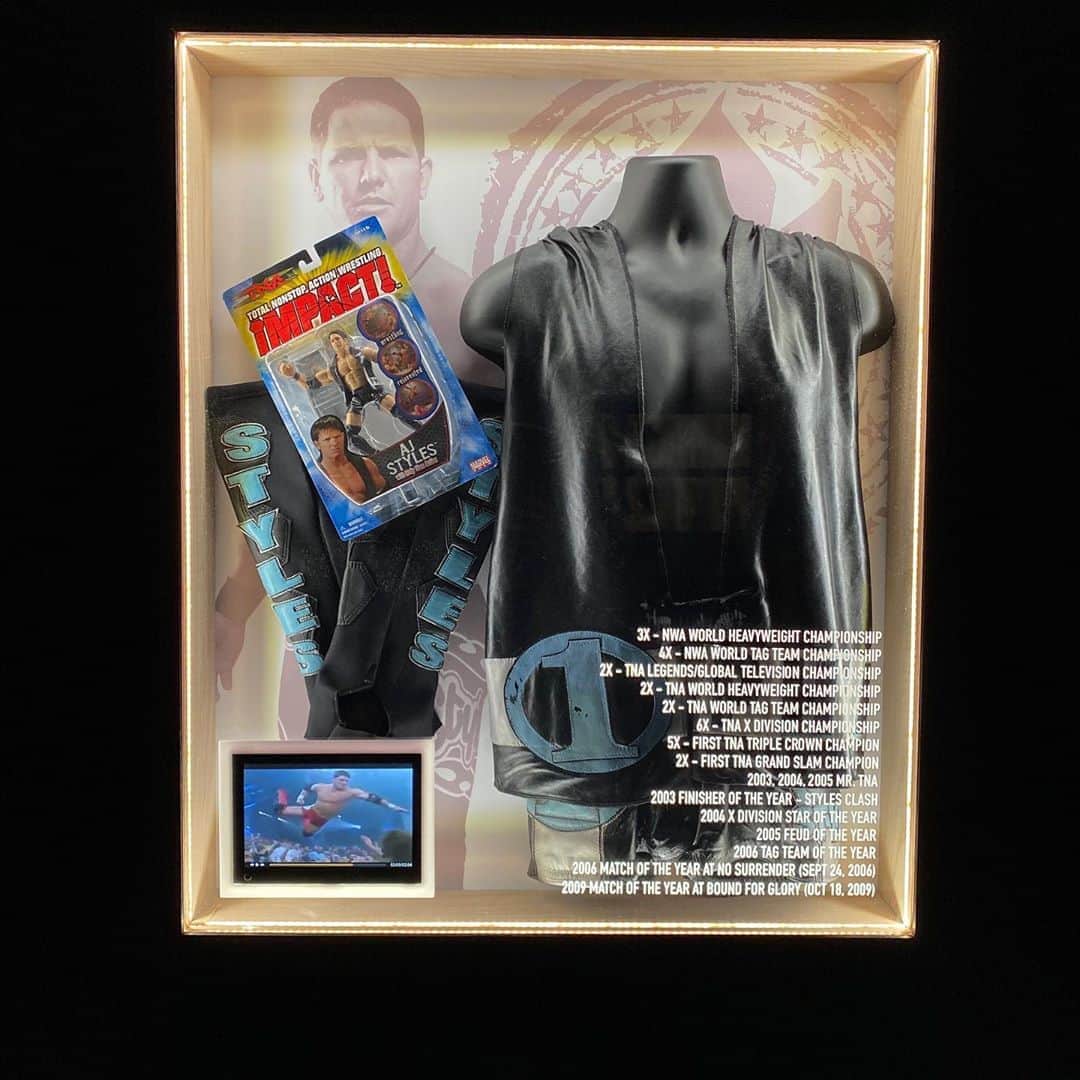 アレン・ジョーンズのインスタグラム：「My first ever action figure with the wrestling gear. @d1designllc did an amazing job. D1llc.com」