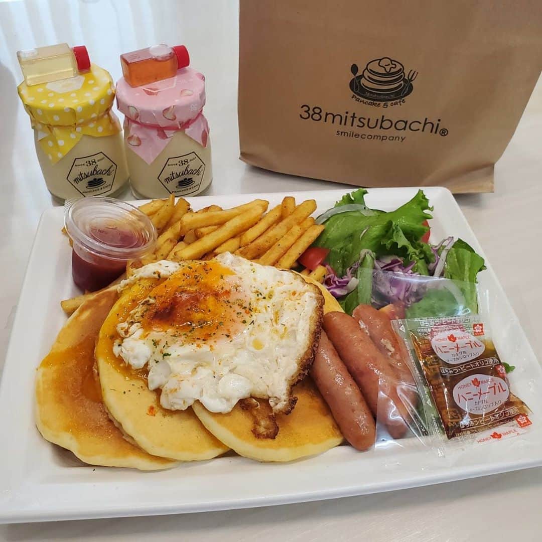 のインスタグラム：「#Wolt仙台 に大好きなパンケーキ屋さんの#38mitsubachi　さんが入ってたー😆  パンケーキにプリンと美味しく頂きました🎵  オススメしておきます😄  #Woltjapan  #38mitsubachi  #パンケーキ #仙台」