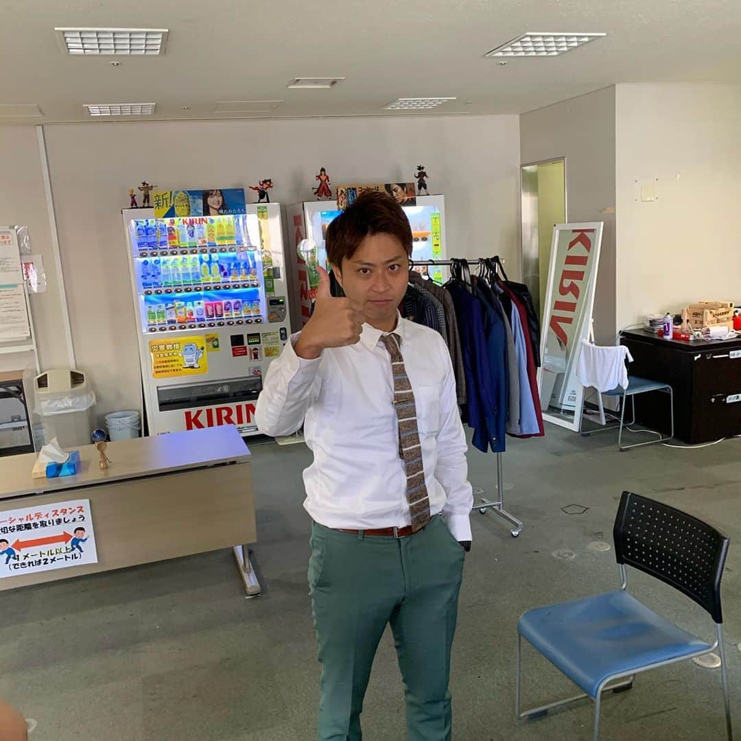 池田真一のインスタグラム：「子安さんにこっちこっち〜弁当ご馳走になりました！！ こっちこっち〜弁当美味すぎるねんけど！なにこれー！！ 子安さんご馳走様でした！」