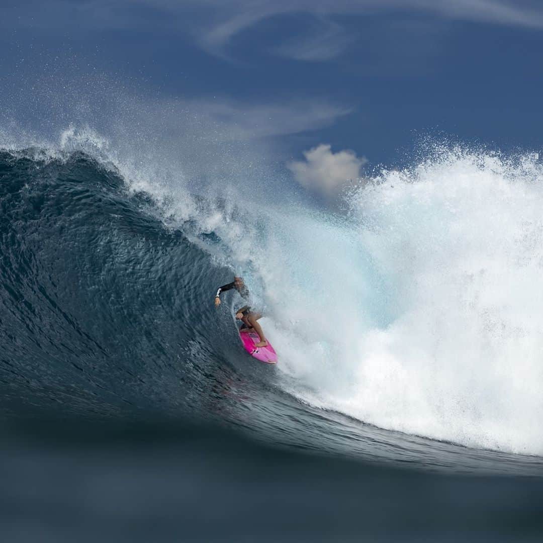 カリッサ・ムーアのインスタグラム：「Finding some shade and staying cool 😎 pic: @benthouard」