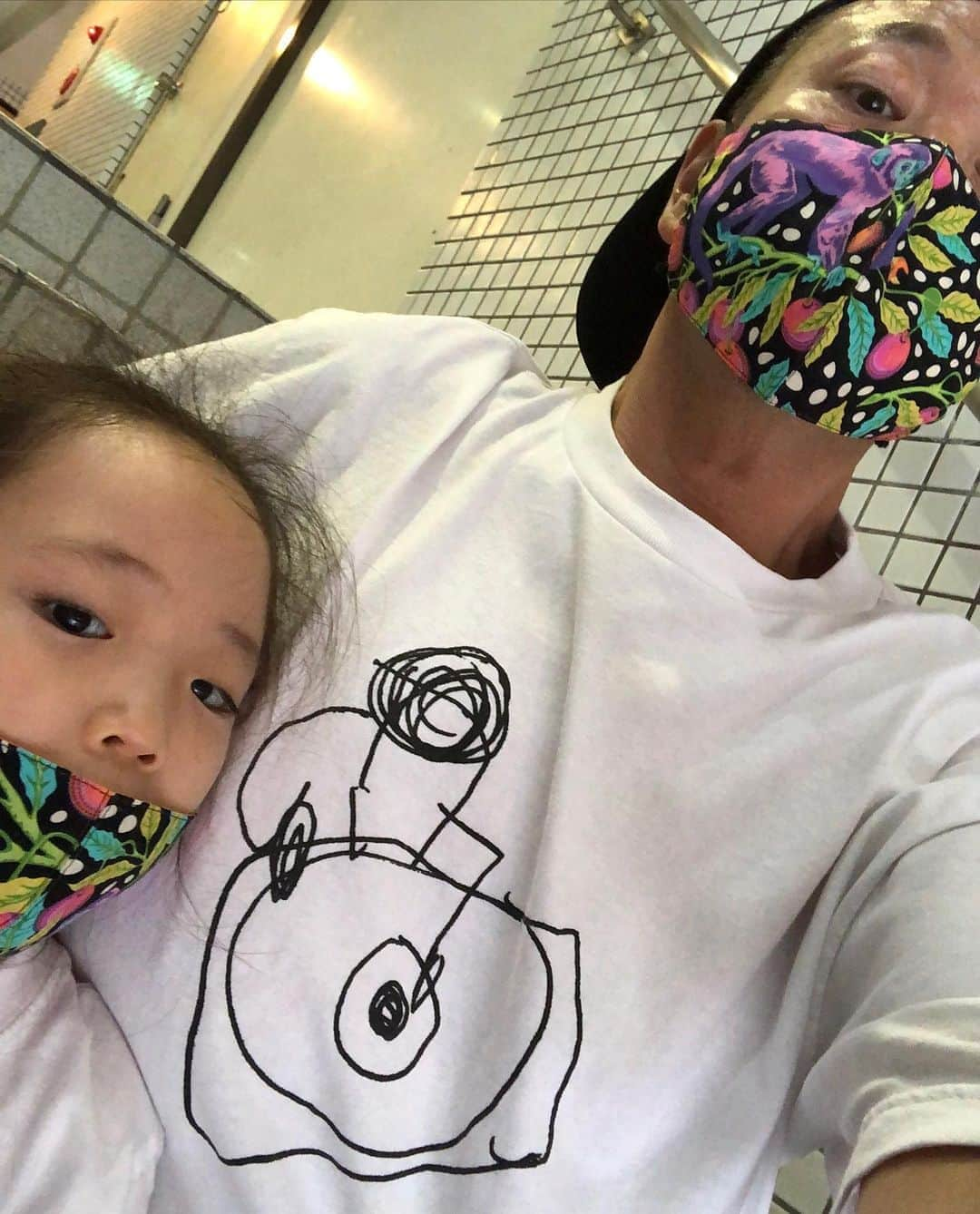 MUROさんのインスタグラム写真 - (MUROInstagram)「娘が2才の時、初めて僕の事を描いてくれた絵を Tシャツにしてみマスター✨✏️ #チャンノノ #channono」9月12日 12時42分 - dj_muro