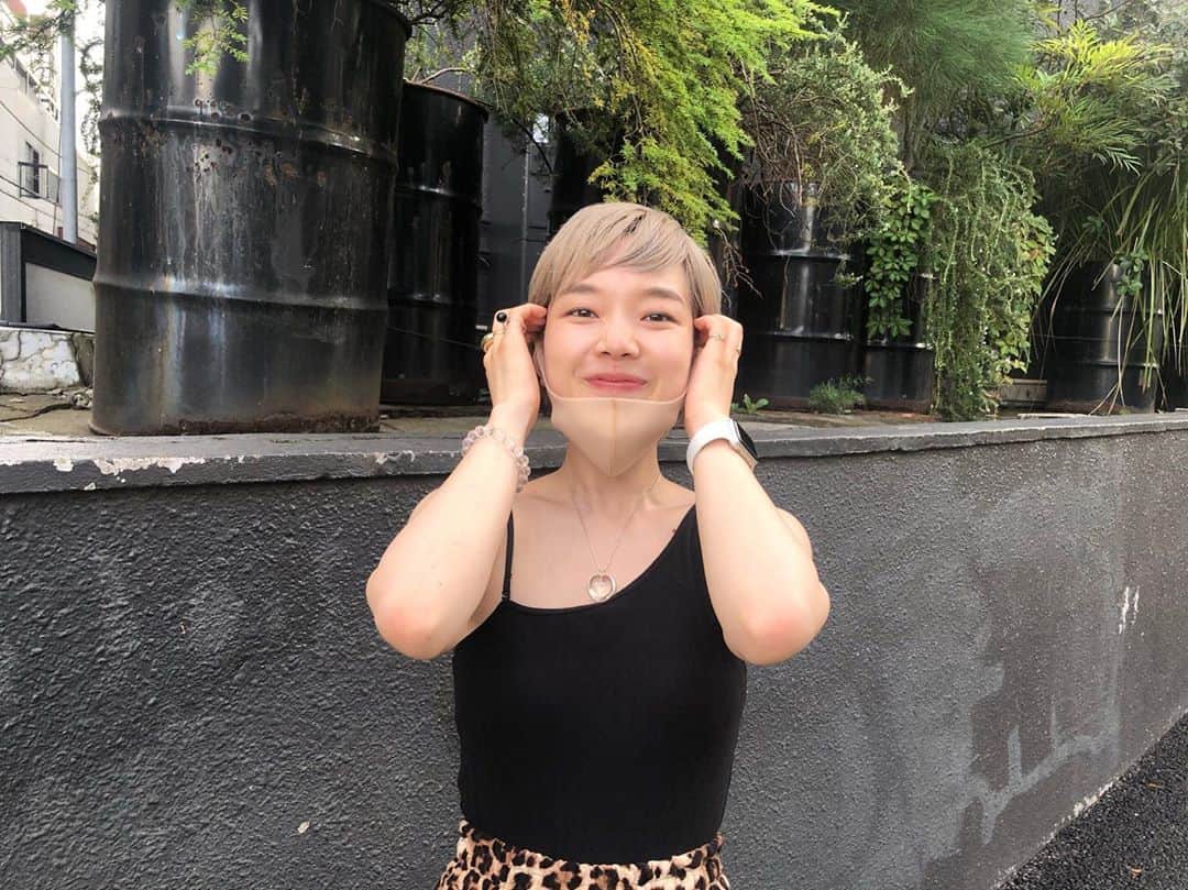 佐藤史果のインスタグラム：「外は雨だけど☔️ 今日も笑顔いっぱい。🌜🌼🌛 ・ ・ tops🎽 @gu_for_all_  @gu_global  bottoms🩳 @__cepto  bracelet🎀 @micotostone  necklace💎 @yurika_akutsu  ring&earcuff💍👂🏻 @yurika_akutsu  ・ ・ 大好きな金木犀の香りが今年も薫って来ました。🍁🌈💓🎶💫 #金木犀 #osmanthus」