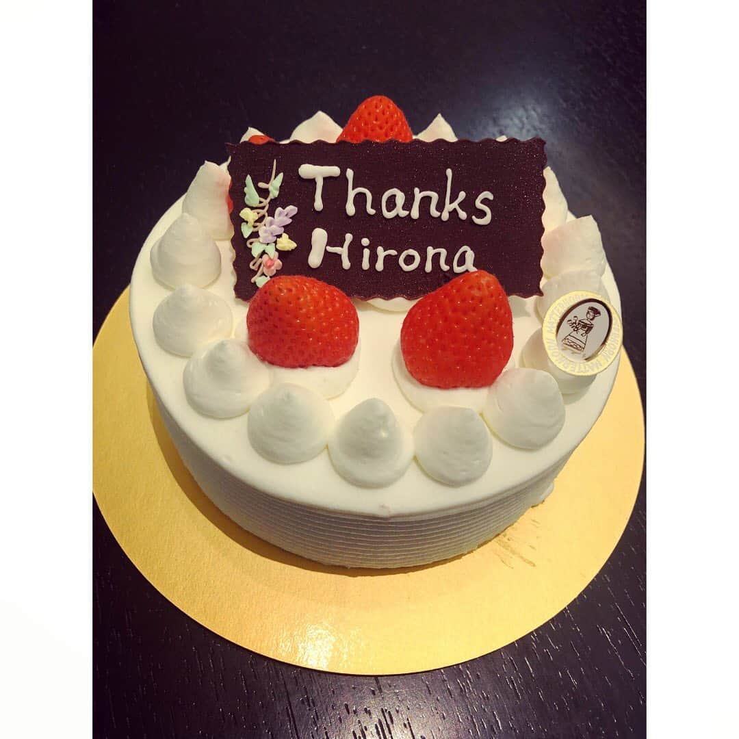 山崎紘菜さんのインスタグラム写真 - (山崎紘菜Instagram)「🎂 No!! Thank YOU!!😭❤️ #撮影終わりにありがとうのケーキを頂いてしまいました #感謝🙇‍♀️🙇‍♀️🙇‍♀️ #ありがとうございます🙏」9月12日 12時46分 - hirona_yamazaki