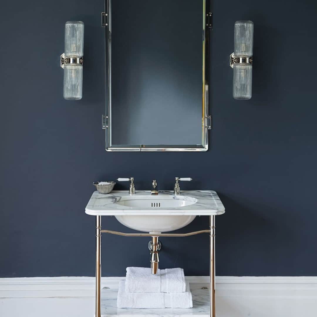 のインスタグラム：「The timeless floral design embossed onto our luxury soaps dates back to the 1800s, however looks equally at home next to a contemporary installation, as it does  a traditional vanity basin such as this one by @drummonds_bathrooms.⠀ ⠀ #FlorisLondon  #Icons #290Years #Soap #LuxurySoap #HandSoap #BritishPerfumery #BritishCraftsmanship #FamilyPerfumers #Perfumery #LuxuryFragrance #RoyalWarrant」
