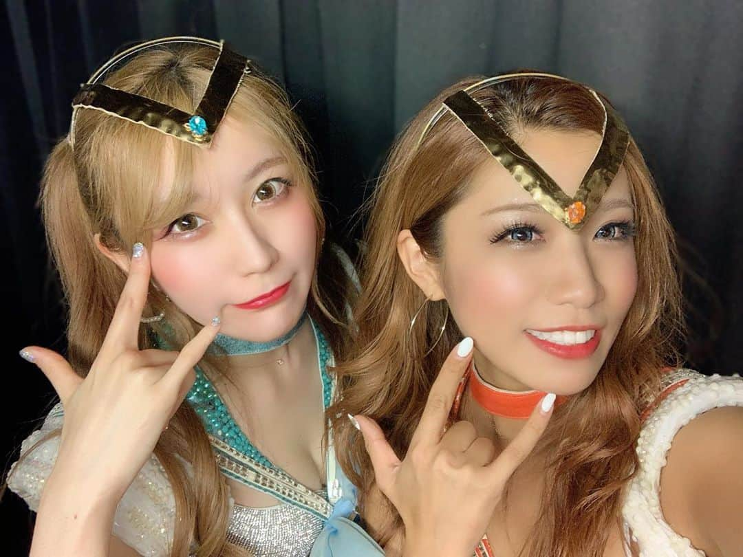 Senaさんのインスタグラム写真 - (SenaInstagram)「. . 色白戦士💙と色黒戦士🧡 🌙🤟 今夜2人とも出演です☺️ . 2部 吉原 4部 🍸 　　銀魂 です☺️最後頭振って今週締めます。笑 ぜひお待ちしてます☻ . . みちるとは着替えが一緒のラックで思い出つくりがち📸✌️笑 . . #バーレスクヤバイ #バーレスク東京 #パリオン #セクシー #ショーガール #ショークラブ #ダンサー #バーレスク #エロカワ #モデル #むちむち女子 #ギャル #水着女子 #インスタ映え #衣装 #コスプレ #アニメ #セーラームーン #burlesquetokyo #burlesque #dancer #showgirl #showclub #instagood #costume #anime #cooljapan」9月12日 18時17分 - sena_burlesque_ts