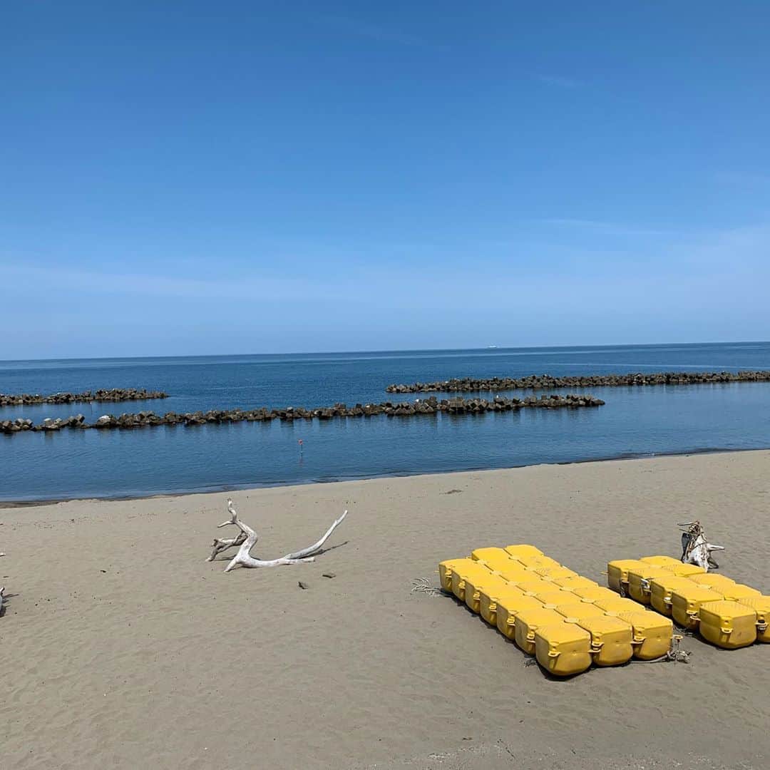 いいオフィスさんのインスタグラム写真 - (いいオフィスInstagram)「＼海辺のコワーキン／ 知ってる人は知っている、海の家コワーキンスペースのSea Point NIIGATA。いいオフィスグループではないですが、いい！としか言いようのないコワーキン！  弊社社員がたまたま近所に移住したんです。遊んで働けてご飯もお酒も楽しめて、こりゃたまりません！  新潟に出の方はぜひ！  #LIG #iioffice #いいオフィス #コワーキングスペース #シェアオフィス #海の家 #seapointniigata #新潟」9月12日 12時58分 - e_office_ueno
