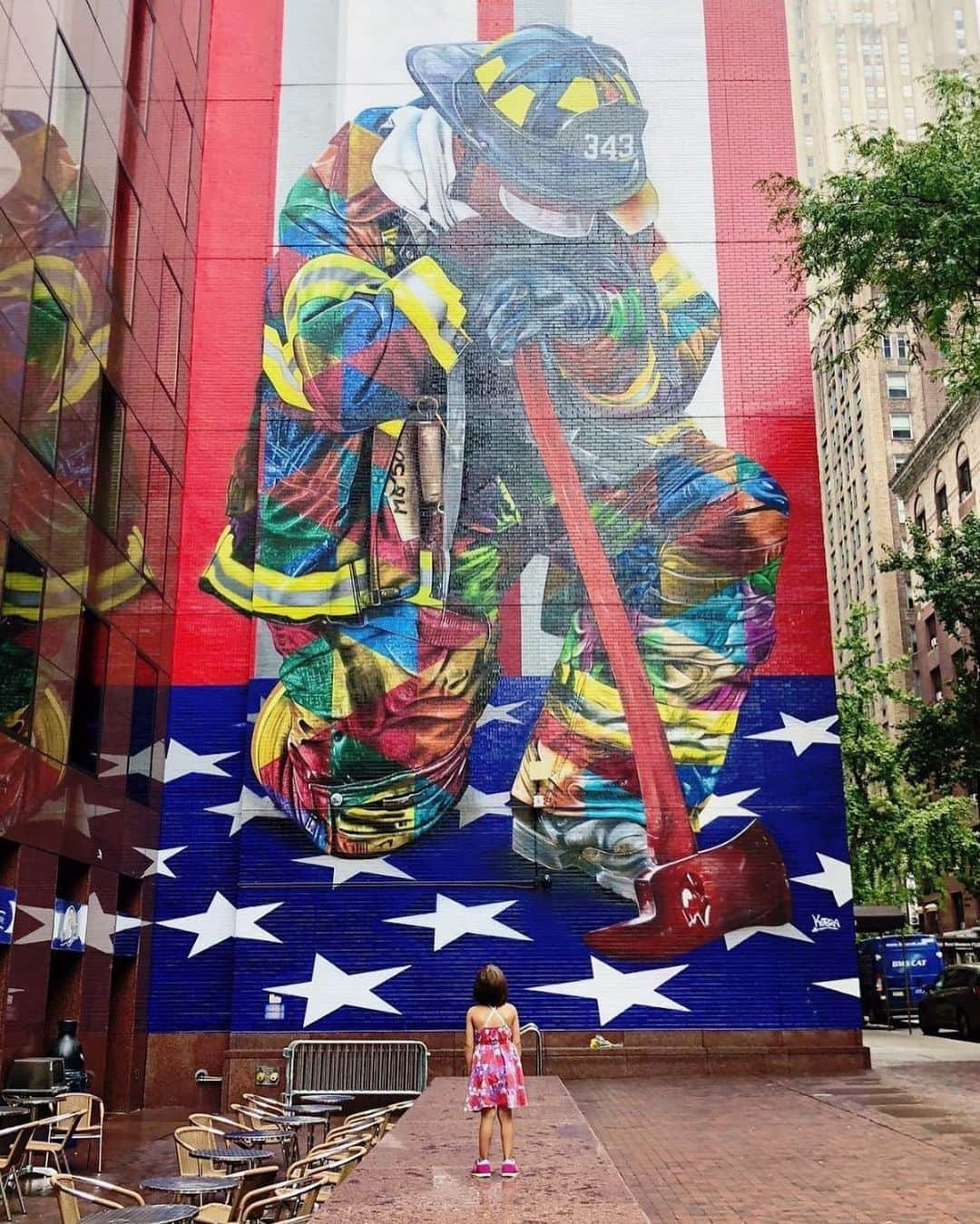 Average Parent Problemsのインスタグラム：「New York Strong. Then, now and always. ❤️ If you’d like to read about how I’ve talked to my kids about 9/11, click the link in my bio.」