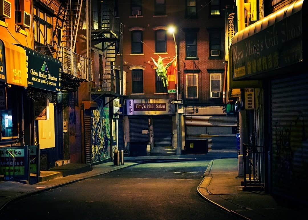 National Geographic Travelさんのインスタグラム写真 - (National Geographic TravelInstagram)「Photo by @dina_litovsky  I love walking at night in New York City, looking for the vibrant colors that saturate many of the streets. This was taken in Chinatown. For more images, follow me @dina_litovsky.」9月12日 13時09分 - natgeotravel