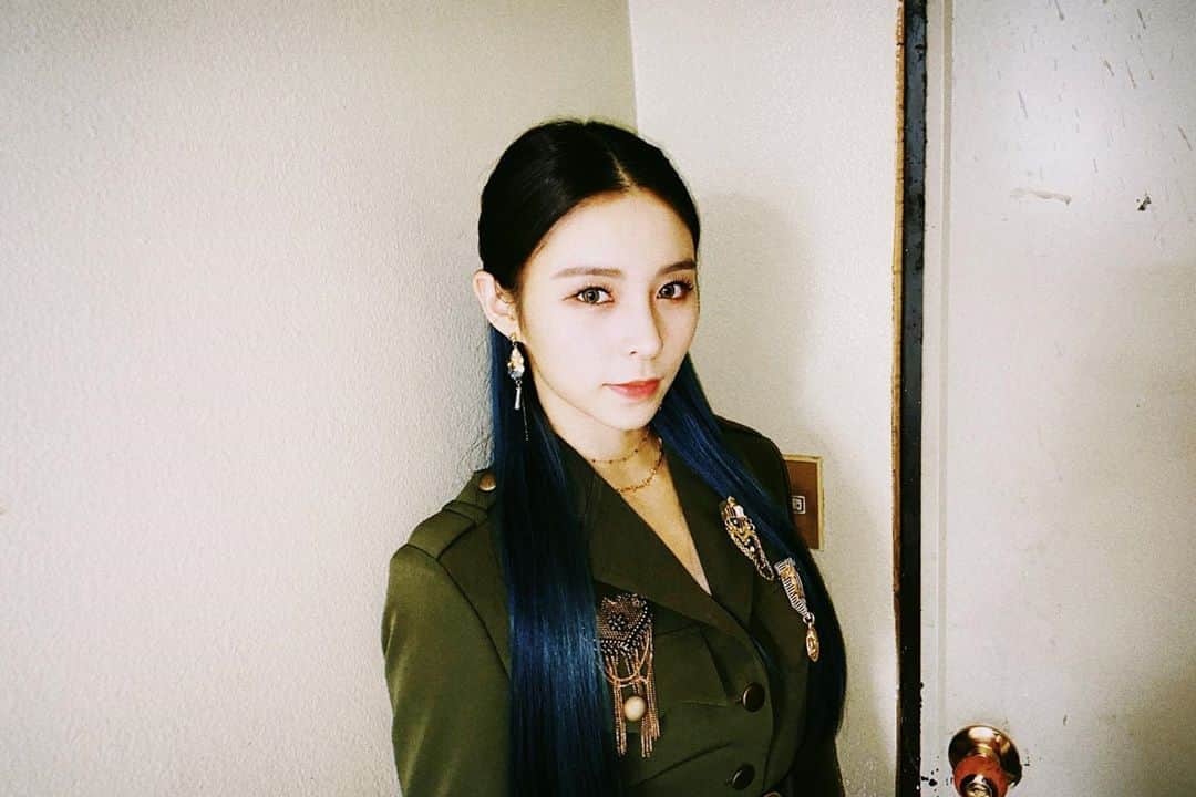 エルキーのインスタグラム：「👀」