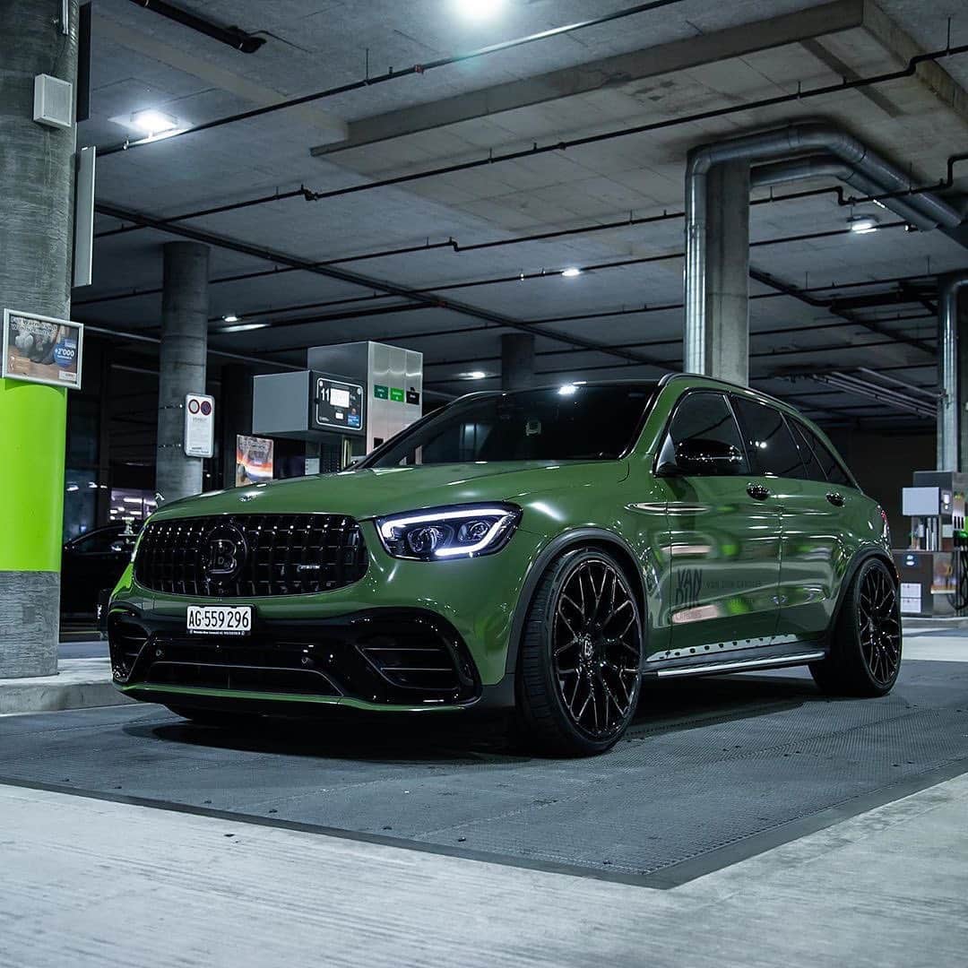 CARLiFESTYLEさんのインスタグラム写真 - (CARLiFESTYLEInstagram)「Brabus GLC63 AMG. 🥵 Photo by @srs_swissrichstreets #carlifestyle」9月12日 13時21分 - carlifestyle