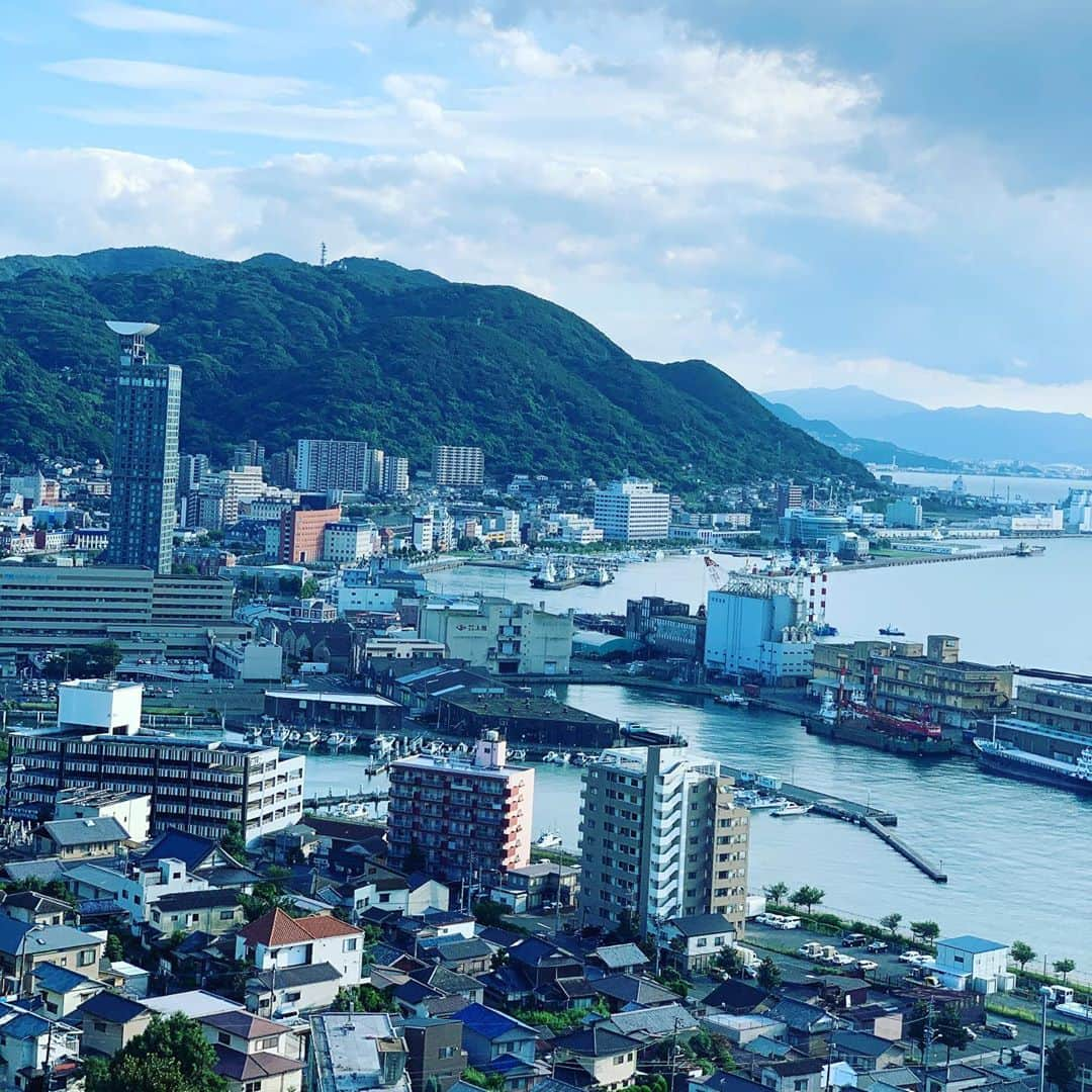 松藤和成さんのインスタグラム写真 - (松藤和成Instagram)「「日本夜景遺産」に、北九州市門司区の「和布刈公園第二展望台」が新たに選ばれたみたいであります‼︎‼︎  北九州も下関も見渡せるこの展望台はいついっても良いのです。  #和布刈公園第二展望台 #日本夜景遺産 #門司港」9月12日 13時29分 - kazunari_mojiko