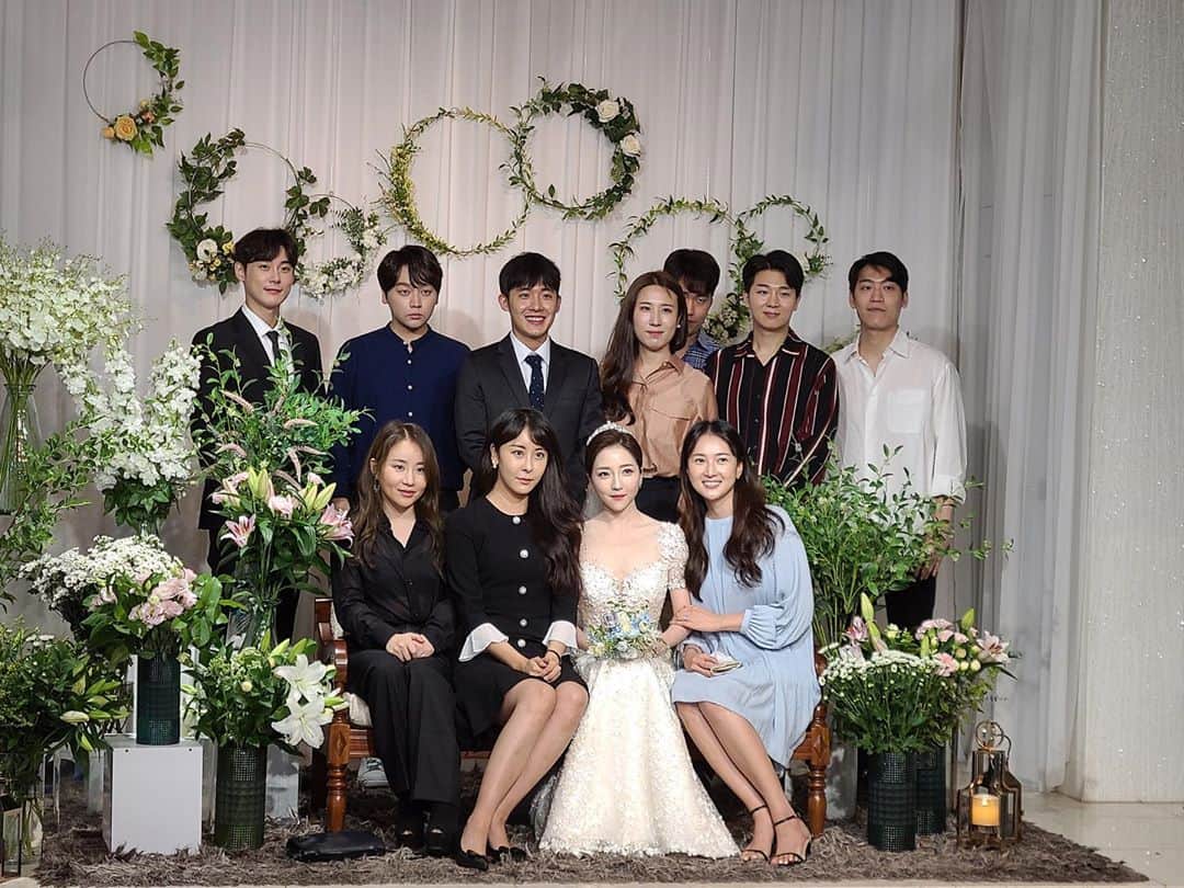 クォン・スンイルのインスタグラム：「자기야 @masoohye 행복해 👰🏻」