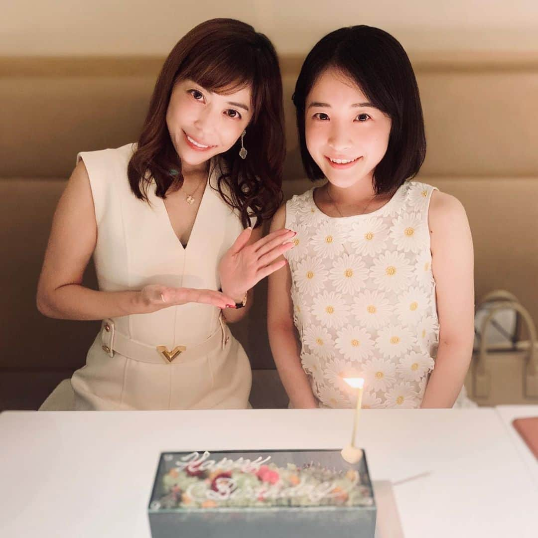 舞香さんのインスタグラム写真 - (舞香Instagram)「娘ちゃんの誕生日ディナー🥂  22歳になりました❤️ 大きくなるの早い！！  娘ちゃんは芯がしっかりした心根の優しい良い子に育ちました🤗  よく、どうしたらそんなに良い子に育てられるのかと聞かれますが、娘ちゃんは生まれた時から良い子なので、子育ては運だと思っています😇  #感謝しかない  #親子  #母と娘  #誕生日ディナー  #かわいい娘  #仲良し親子  #フランス料理  #銀座グルメ  #エール  #子育て論   #instalike #lovelife #followｍe #tokyo #japanesegirl #traveler #素敵 #幸せな毎日 #シンママ #maikaland #舞香 #魔法使い #生き方 #引き寄せ #グルメ好きな人と繋がりたい #美味しいもの大好き #東京」9月12日 13時56分 - maika.mahou