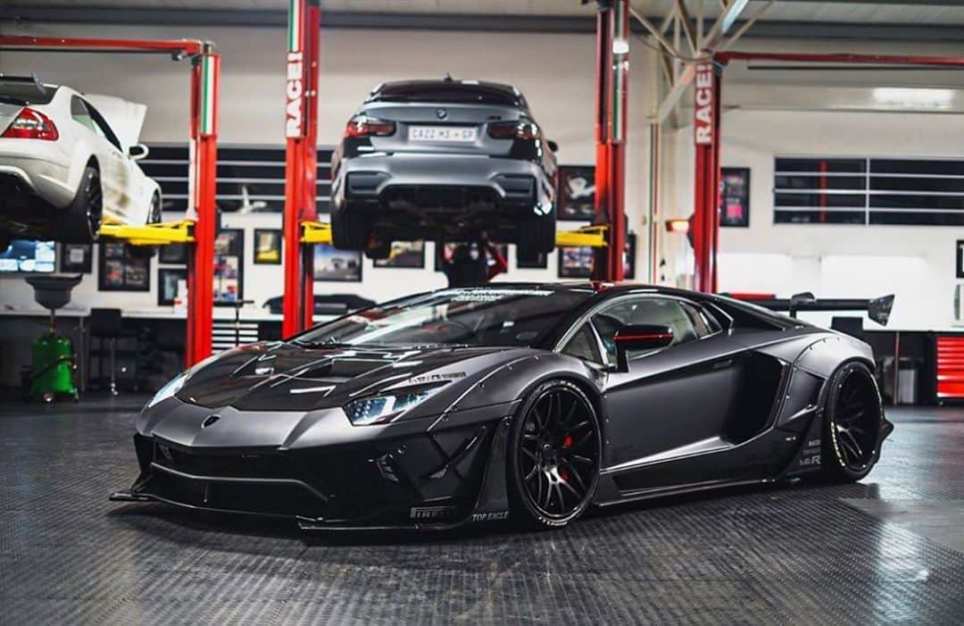 Wataru Katoさんのインスタグラム写真 - (Wataru KatoInstagram)「LB WORKS Aventador Limited Edition Oversea Serial No.18 in South Africa 🇿🇦!! Well done !! Photo credit @supercarsinafrica  More LB coming to South Africa 🇿🇦!! What’s next in South Africa?! Special thanks to @race1_ & @race1_sales  @libertywalkkato  #libertywalk #lb #lbperformance #lbworks #lbwk #dub #ld97 #libertywalkkato #vogueindustries #ltmw #premierautowerkz #reinartdesign #infinitemotorsport #doczilla12  #race1_sa #airrex #fiexhaust #libertywalkeu #f4f #l4l #fiexhaust #libertywalkusa #aerosunz #libertwalkeu #lamborghini #ferrari #nissan #aventador #lamborghiniaventador」9月12日 14時18分 - libertywalkkato