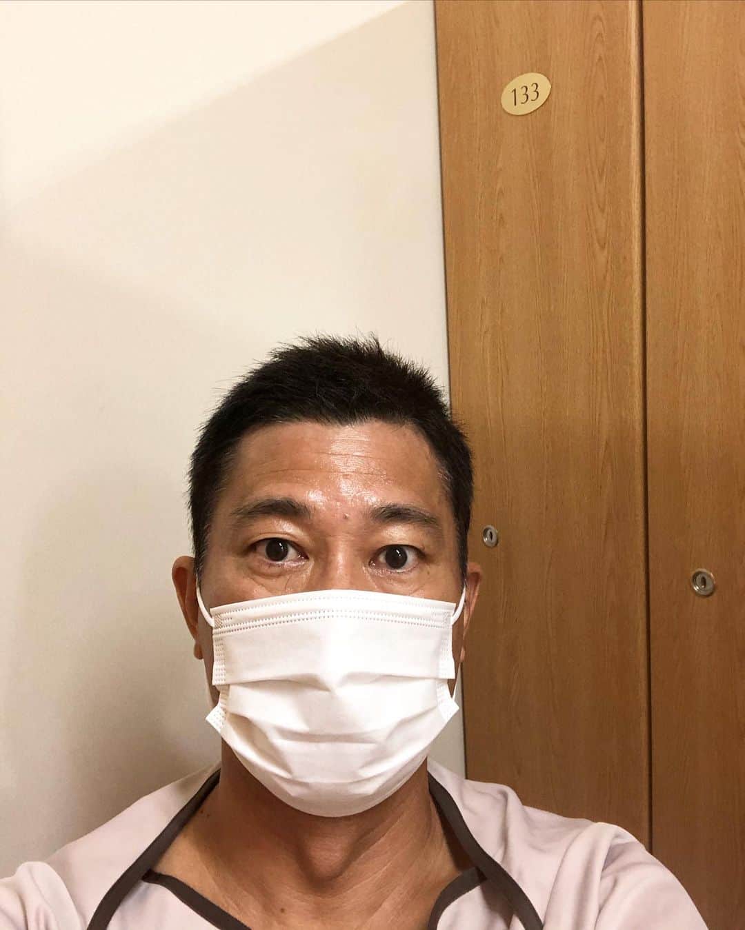 逸見太郎のインスタグラム：「年に一度のチェックアップ  #一日人間ドック#聖路加国際病院#stlukes#胃内視鏡検査#口からカメラ#精密検査#健康診断#健康維持#自己投資  今回も内視鏡検査は特に異常なしの結果に一安心。コロナ禍ということで随時マスク着用の検査でした。しかし胃カメラ何度やっても慣れないなぁ(笑 力んじゃうんだなぁ 皆さんも40超えたら年に一度でいいので自覚症状がなくても必ず精密検査❗️オススメします😉」