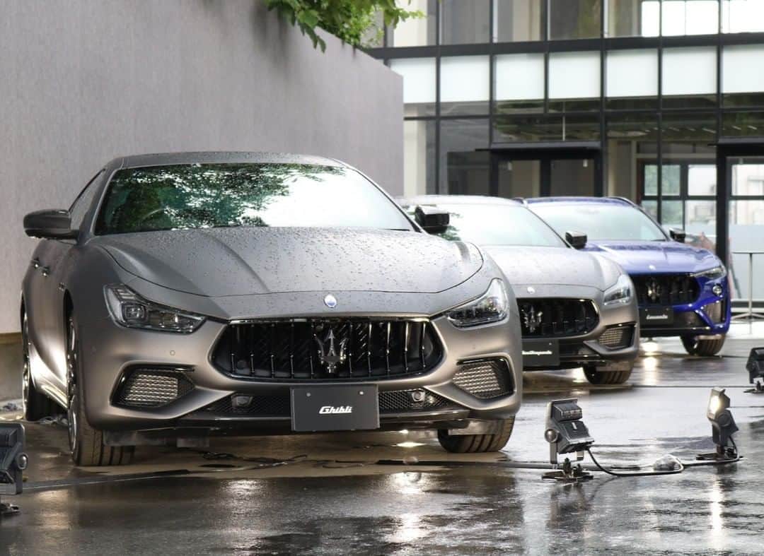 Maserati Japan | マセラティ ジャパンのインスタグラム：「マセラティは、9月12日・13日の2日間、原宿 Jing にて、オールラインアップ展示会を実施しております。 当日会場で写真をインスタグラムに投稿していただいた人の中から抽選で1組2名様に「リッツ・カールトン沖縄 ペア宿泊券」をプレゼントいたします。 また、投稿いただいた皆様に、マセラティ オリジナルステッカーもプレゼントいたします。  プレゼントへの応募方法： ・イベント会場にて、マセラティジャパンのインスタグラムアカウントをフォロー ・会場写真を撮影し、ハッシュタグ（#MMXXTokyo）とともにインスタグラムに投稿 ＊当選の発表は、ご連絡をもって発表とかえさせていただきます。 ＊当選者の方へのご連絡は、ダイレクトメッセージにてご連絡いたします。  イベント開催概要： 開催日時；　2020年9月12日（土）、13日（日）　10:00 - 21:00 会場；　「jing（ジング）」〒150-0001 東京都渋谷区神宮前6-35-6  #MMXXTokyo #Harajuku #Jing」