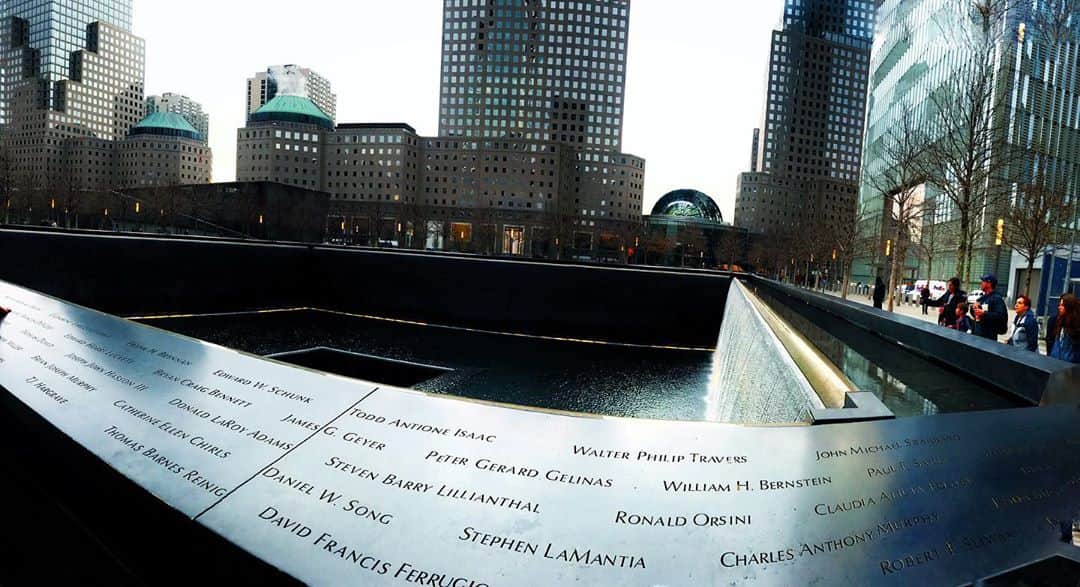 ミカエラ・シフリンのインスタグラム：「One day. One single day. A normal day, until it wasn’t. I was in Second Grade. At that age, something that tragic and devastating was unfathomable. Even when I visited the memorial years later...it was so difficult to truly comprehend it all- and how many lives were lost. Names etched into stone, side by side. Names that we will never forget. A day we will never forget. Lives that we will never forget. We won’t forget the brave first responders and civilians willing to put their own lives on the line to save others. We won’t forget how these brave men and women united a country overcome with grief and confusion by helping us all to see that a path towards rebuilding could exist, and we needed to walk that path together. I was so far away from it then, too young to fully grasp the magnitude of it. But I see now. I see why within the name “United States of America”- “United” is by far the most important piece. United we stand. And we will never forget.  #911 #neverforget   E pluribus unum- out of many, one.」
