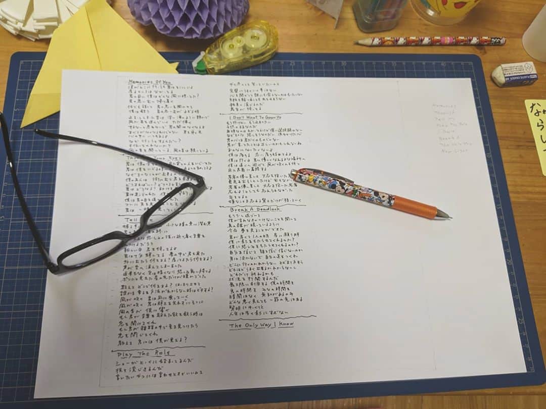 磯部正文のインスタグラム：「アルバムの英語詞曲の日本語訳を手書き(今回は日本語曲は手書きしません) 老眼鏡 いや リーディンググラス必須👓」