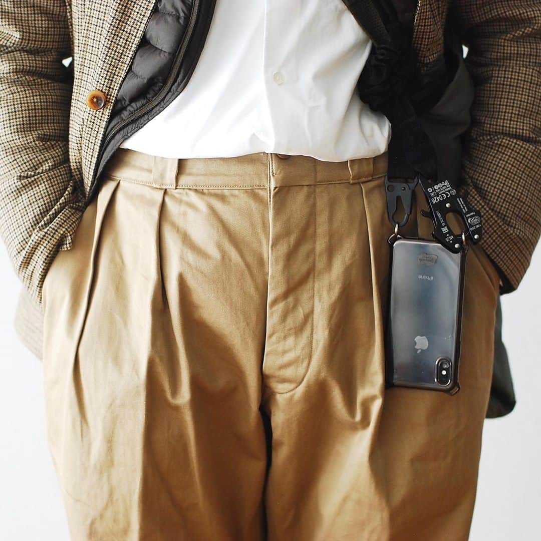 のインスタグラム：「_ KAPTAIN SUNSHINE / キャプテンサンシャイン "2Pleats Tapered Trousers" ¥34,100- _ 〈online store / @digital_mountain〉 https://www.digital-mountain.net/shopdetail/000000011739/ _ 【オンラインストア#DigitalMountain へのご注文】 *24時間受付 *15時までのご注文で即日発送 *1万円以上ご購入で送料無料 tel：084-973-8204 _ We can send your order overseas. Accepted payment method is by PayPal or credit card only. (AMEX is not accepted)  Ordering procedure details can be found here. >>http://www.digital-mountain.net/html/page56.html _ #KAPTAINSUNSHINE #キャプテンサンシャイン _ 本店：#WonderMountain  blog>> http://wm.digital-mountain.info/blog/20200720-1/ _ 〒720-0044  広島県福山市笠岡町4-18  JR 「#福山駅」より徒歩10分 #ワンダーマウンテン #japan #hiroshima #福山 #福山市 #尾道 #倉敷 #鞆の浦 近く _ 系列店：@hacbywondermountain _」