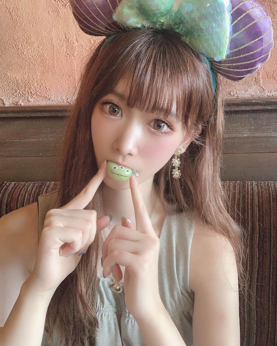 のインスタグラム：「・ ・ #リトルグリーンまん 🌿🤍 この日はフードファイターした1日だった🥺 ディズニー投稿お付き合いしてくれてありがとう✨ ・ #tokyodisneysea #ディズニーシー  #ディズニーコーデ #ディズニーカチューシャ」