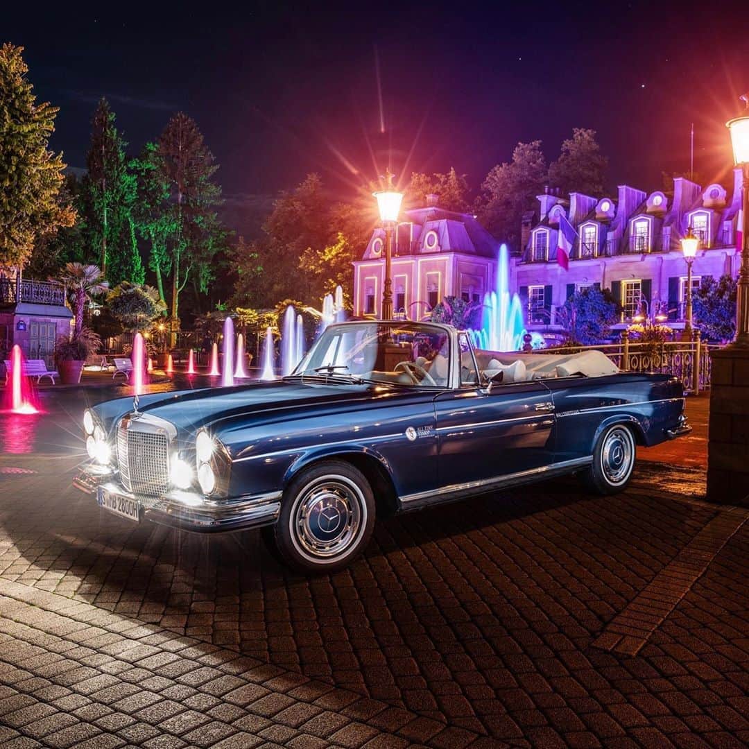 メルセデス・ベンツさんのインスタグラム写真 - (メルセデス・ベンツInstagram)「In terms of design and style, the 280 SE family of luxurious open-top cars is based on the "Tail Fin" saloons of the Mercedes-Benz W 111 series unveiled in August 1959.  📷 @e_zouboulis @europapark  #MercedesBenz #Classic @mercedesbenzmuseum」9月12日 15時00分 - mercedesbenz