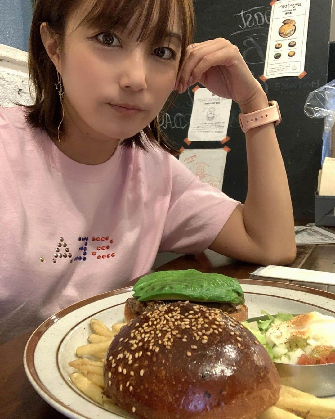 細田阿也さんのインスタグラム写真 - (細田阿也Instagram)「@theburgershopikejiri   息子 あまりの美味しさに #ハンバーガー #🍔  おかわりしました🤪  #レモンバタークレープ も 爽やかな甘みでもっちり生地がたまらない♡ #美味　でございます♡  #トランプ大統領　@realdonaldtrump 来日された際に #ザバーガーショップ  #ステーキバーガー　召し上がられたとか🥩  #池尻大橋 #池尻大橋グルメ   #Tシャツ 感謝👏 #松森　#細田阿也　特典ご活用あれあれ🍟」9月12日 15時16分 - hosodaaya