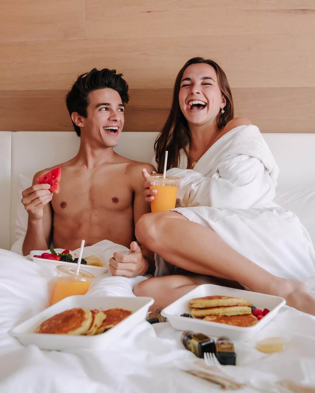 Brent Riveraのインスタグラム：「Breakfast in bed 😋」