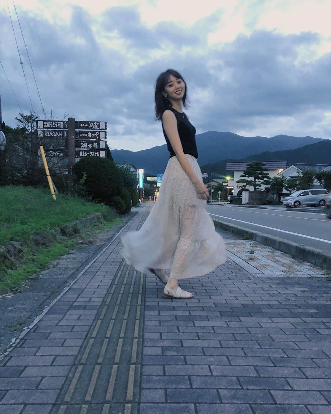 江野沢愛美さんのインスタグラム写真 - (江野沢愛美Instagram)「スカート裾ついちゃった🥺 #タグは2枚目 #ootd #私服」9月12日 15時15分 - enosawa_manami