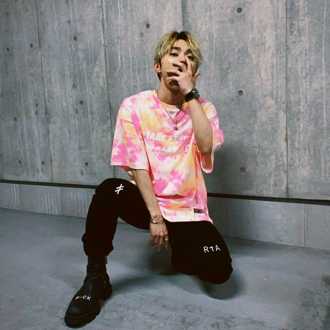 日高光啓さんのインスタグラム写真 - (日高光啓Instagram)「LIBERE ONLINE POP UP feat. SKY-HIキャンペーンは9/13までです。 詳細はこちら↓（とストーリーにも、、） https://www.libere-official.com/contents/?p=1121  #libere #liberejapan #welovelibere #リベーレ #シークレットプレゼントってサイン(コピー)入り写真らし…おっと誰か来たようだ」9月12日 15時24分 - skyhidaka