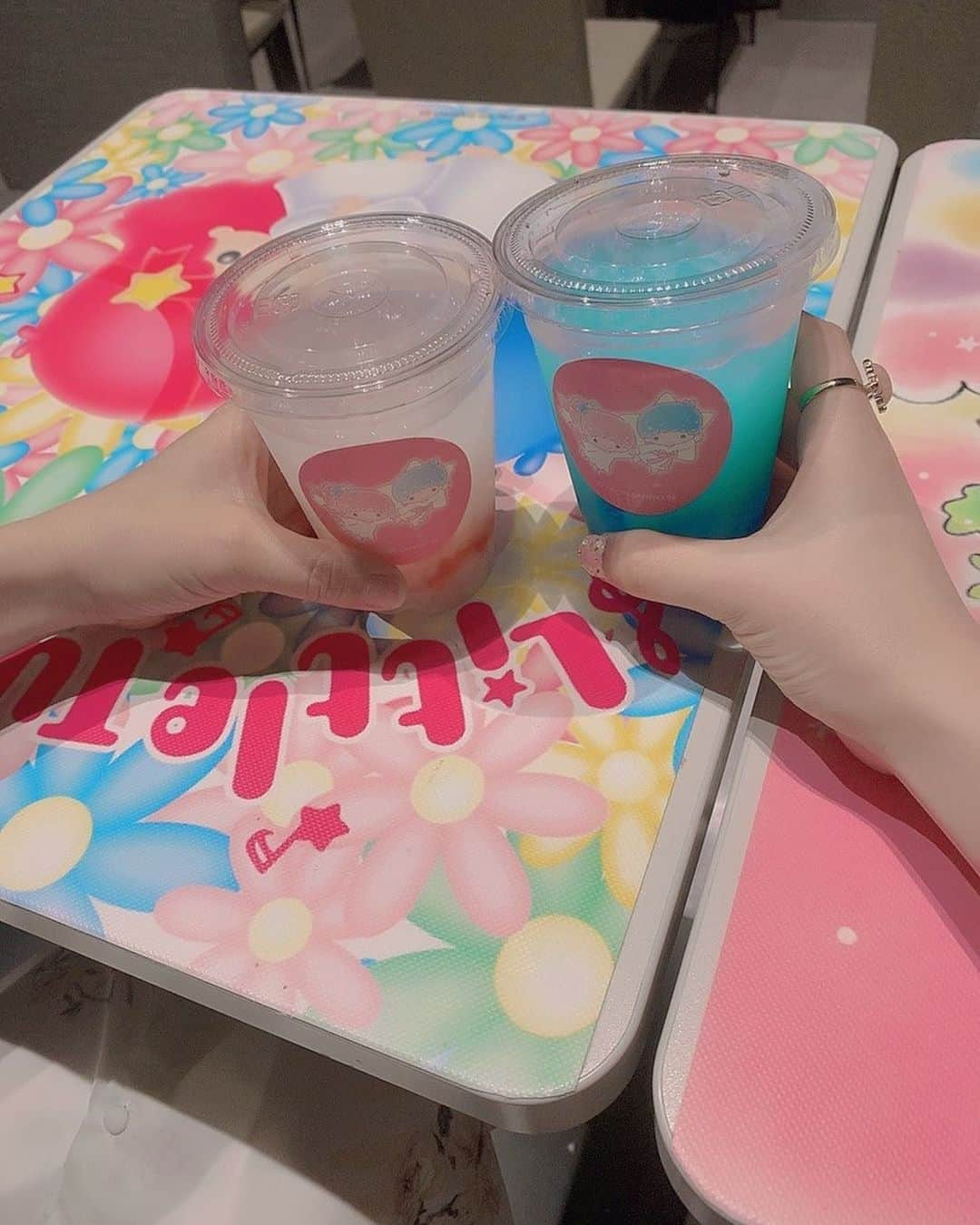 宇佐美あいりさんのインスタグラム写真 - (宇佐美あいりInstagram)「東京タワーで期間限定Twinkle color miracle☆のキキララコラボカフェ☕️✨で可愛いドリンク🥤にコースター付き♡あいりんは東京タワー限定当たったよん🥰あとガラス床の下が透けてるとこ怖がりなのにチャレンジしたら下見ないで走ったらなんとかいけた🤣💓w動画ウケルw #癒し#二人の夏休み#思い出#夏の思い出#夏#可愛い物が好き#キキララ#45周年#記念#リトルツインスターズ#キキララ#東京タワー#初コラボカフェ#cafe#コースター#Twinklecolormiracle#プロジェクションマッピング#TOKYOTOWERCITYLIGHTFANTASIA#Club333#ガラス床#透けてる#怖い#チャレンジ#動画#パワースポット#japanesegirl#instadaily#instalike#pleasefollow#followme」9月12日 15時26分 - airi.usami_official