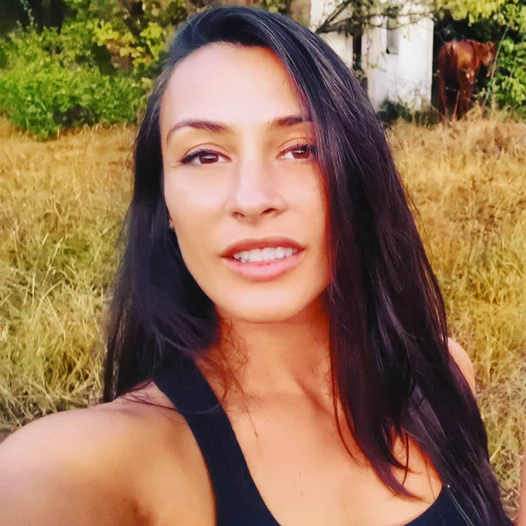 カタリナ・ポノルのインスタグラム：「Saturday it's a good day, to have a good day..... So have  a good day!!! 😀😇☀️」