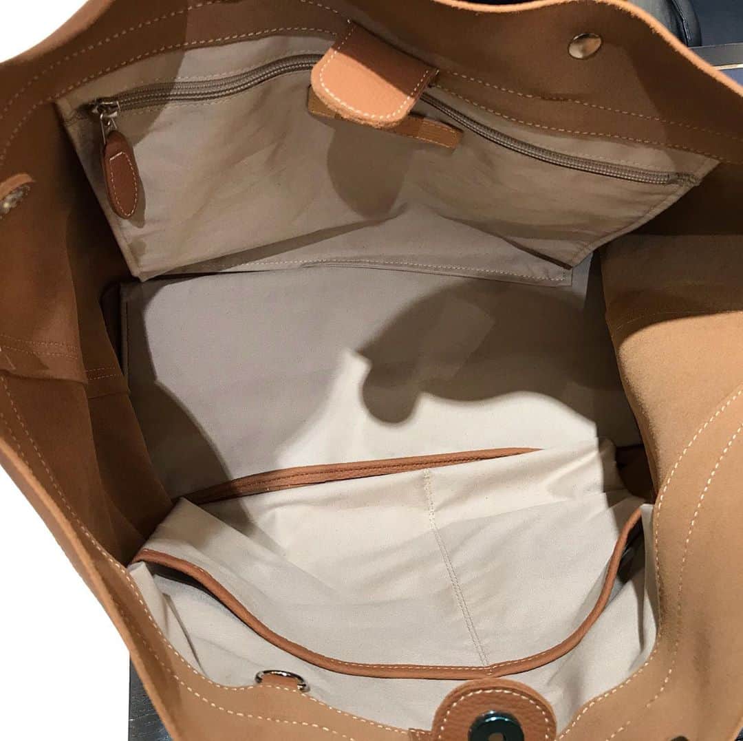 Omotecho Style Storeさんのインスタグラム写真 - (Omotecho Style StoreInstagram)「piccino フェア開催中 9.12（土）〜9.27（日）  ピッチーノ　エグゼクティブ・ビジネスシリーズ 最高級のカーフシュリンクレザーを使用しています。  WE70H 40×34×19cm 税込¥253,000   #ピッチーノ#piccino#カーフシュリンクレザー#ドイツ生まれのカーフレザー#ペリンガー社#itoya#伊東屋」9月12日 15時59分 - omotechostylestore