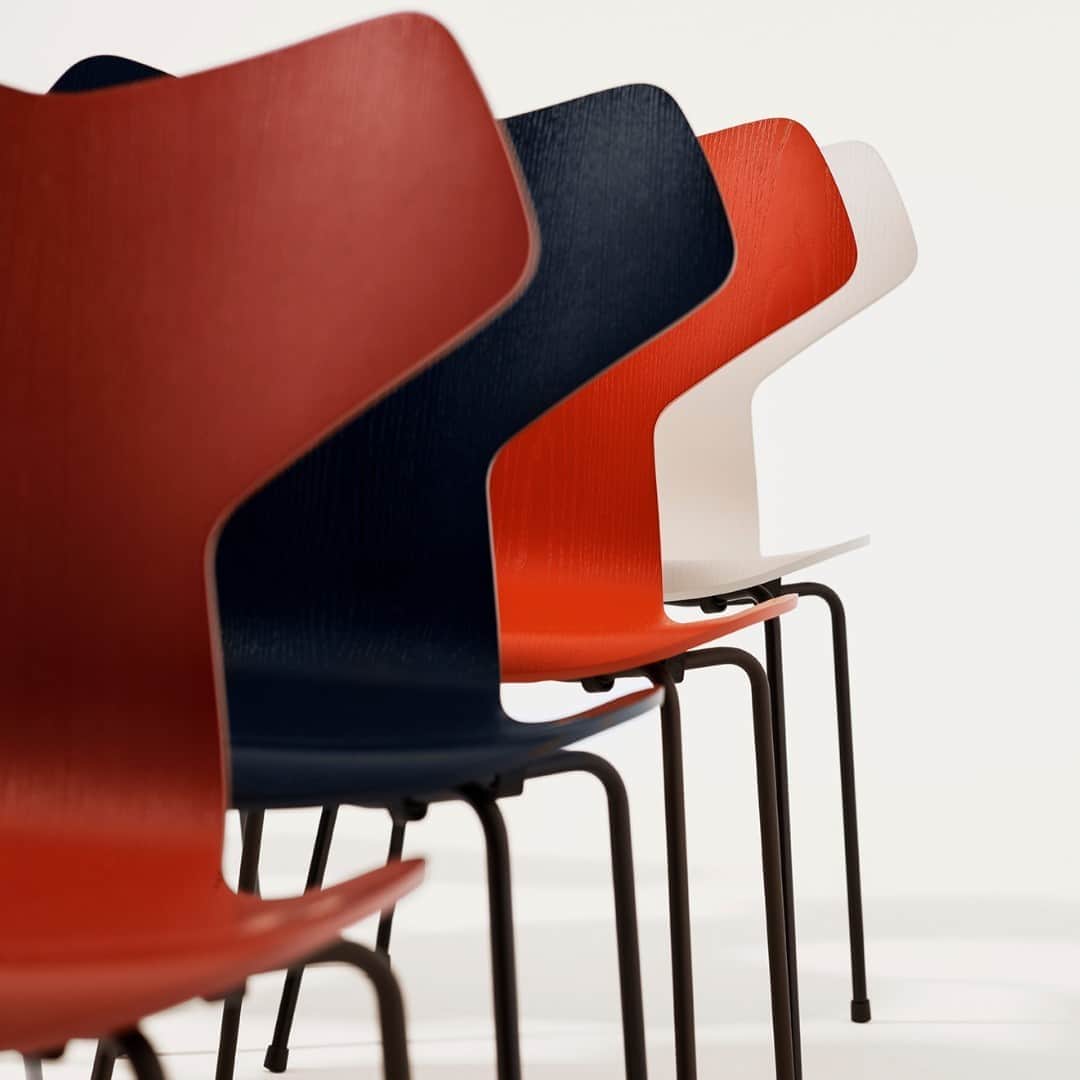 フリッツハンセンさんのインスタグラム写真 - (フリッツハンセンInstagram)「New colours by Fritz Hansen, curated by @carlasozzani. Explore all 16 new colours and base options for Arne Jacobsen designs via the link in bio.   #fritzhansen #carlasozzani #grandprix #chairs #furnituredesign #프리츠한센 #フリッツハンセン」9月12日 16時00分 - fritzhansen
