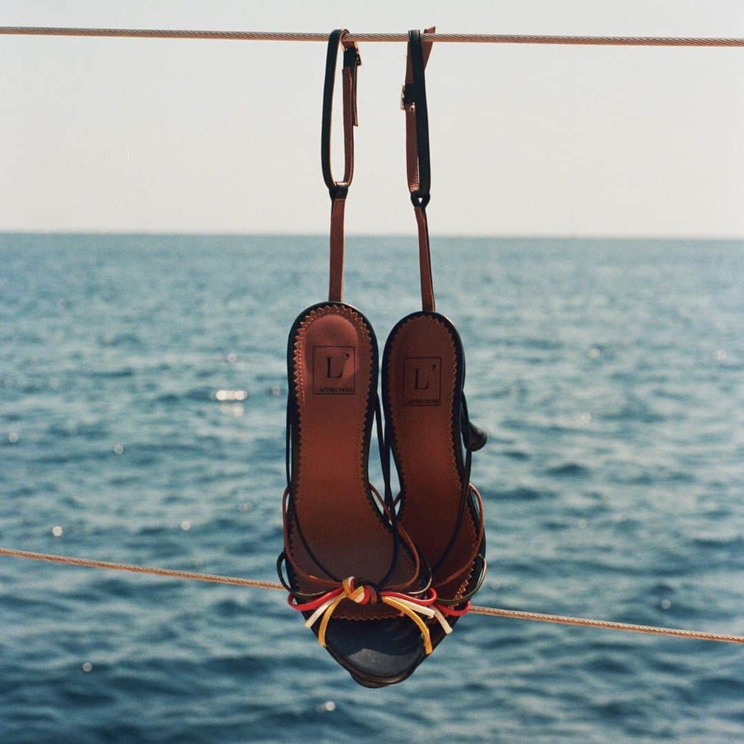 ロートルショーズさんのインスタグラム写真 - (ロートルショーズInstagram)「Neverending Summer. Sailing through the Eolian Islands, Italy - 2020  An analog photography project by Emma Scarafiotti ( @emma_nica ) #LautreChose」9月12日 16時09分 - lautrechose