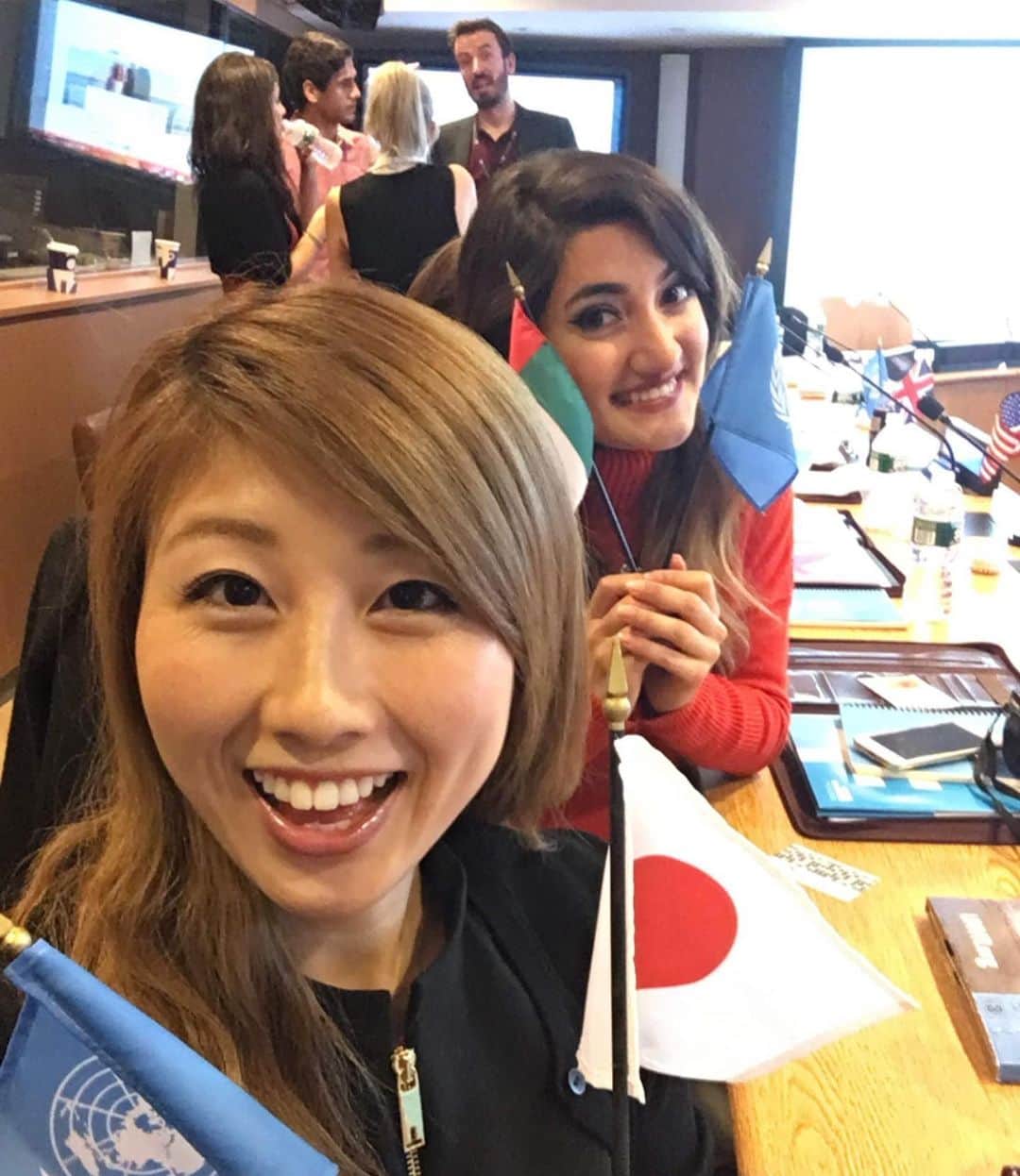 吉田ちかさんのインスタグラム写真 - (吉田ちかInstagram)「New York is another place I’ve made amazing memories in. Visiting Rowan while she lived there, hanging out with Daichi as we started our road trip, meeting up with awesome Chikatomos at Central Park, and visiting the UN with some amazing female creators... every trip has always been too short but so full of excitement and energy. I cannot wait for the day I can visit again!﻿ ﻿ I’ll never forget the great memories I’ve made in New York and I will never forget what happened in this beautiful city 19 years ago. ﻿ ﻿ Sending love to all those in New York who lost their loved ones 19 years ago and also to those who have lost loved ones this year. ﻿ #neverforget﻿ ﻿ ニューヨークもこれまでたくさんの思い出を作ってきた場所の一つ。ローエンが住んでいた時に何度か遊びに行き、アメリカ横断を始める際にはビートボクサーのDaichi君ともコラボしました。セントラルパークでニューヨークのちか友の皆さんとオフ会をしたり、国連のイベントで素敵な女性クリエイターの方々と出会ったり。長く滞在したことはありませんが、毎回とても刺激的な旅でまた遊びに行ける日が楽しみです。﻿ ﻿ ニューヨークでの素敵な思い出も忘れませんが、911も忘れません。#neverforget」9月12日 16時14分 - bilingirl_chika