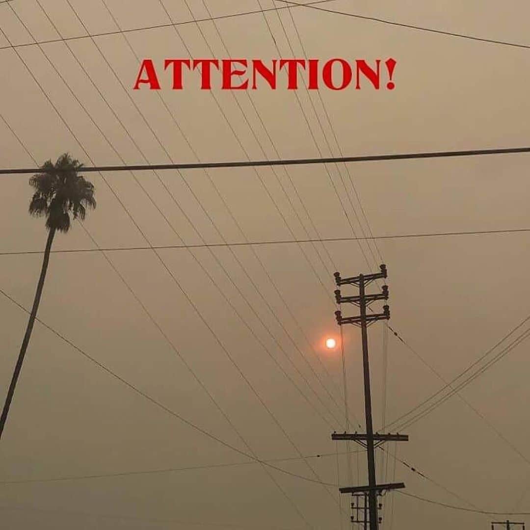 のインスタグラム：「Follow @lacommunityfridges  Repost from @lacommunityfridges • The air quality right now is extremely dangerous due to the multiple fires going on in California and all throughout the west coast. There are still a few more weeks of fire season so we are asking our community to drop off the following items and keep the fridges stocked during this time. Please donate water (individual bottles and gallons), n95/n99 masks, eye drops/eye irrigating solution, tissues, wet wipes, battery operated lanterns/flashlights, pre-made meals, snacks and other grab and go food items. If you need anything else or want to add something to this list, please send us a dm. For many, this smoke is an inconvenience but for houseless people it’s extremely dangerous! Let’s keep each other safe. ⭐️🍅🥬  La calidad del aire está a niveles muy peligrosos en este momento debido a los varios incendios en California y en toda la costa oeste. Aun faltan varias semanas de esta temporada de incendios, entonces le queremos pedir a nuestra comunidad que por favor donen los siguientes artículos y que mantengan los refrigeradores surtidos durante este tiempo. Por favor donen agua (embotellada y gallones), mascarillas n95 o n99, gotas para los ojos or solución para irrigar los ojos, pañuelos, toallas húmedas, linternas que operan con baterías, comida preparada, refrigerios y otras comidas rápidas. Si necesitas algo más o si quieres añadir a esta lista, por favor mándanos un mensaje privado. Para muchos, este humo es una inconveniencia, ¡pero para personas sin hogar es muy peligroso! Cuidémonos. 🧀🥪🥗」