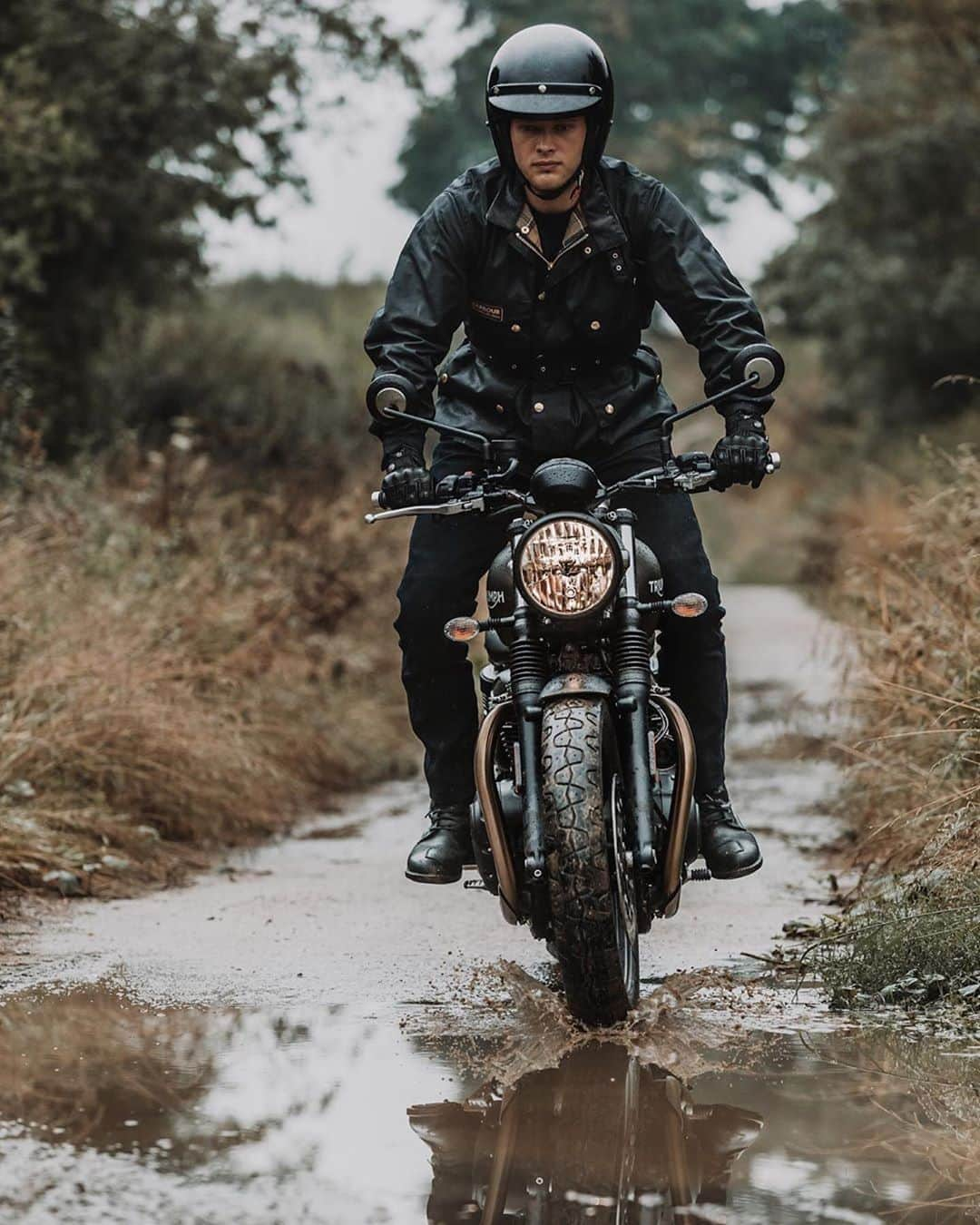 epidemic_motorsさんのインスタグラム写真 - (epidemic_motorsInstagram)「Mentally preparing for more wet rides @dob.bs #helloseptember  . . . . . . .  . . . . #triumph #triumphuk #bonneville #triumphbonneville #scrambler #rideordie #motoadventure #caferacer #fortheride #caferacersofinstagram #triumphscrambler #moto #motorcycle #scramblertracker #kaferacers #caferacerlovers #caferacerxxx #caferacerworld #triumphstreettwin #brat #motorcyclesofinstagram #badgeofanoriginal #bikersofinstagram #bikelife #england #modernclassic #dob.bs #streettwin #countryside @triumphuk @officialtriumph」9月13日 3時28分 - epidemic_motors