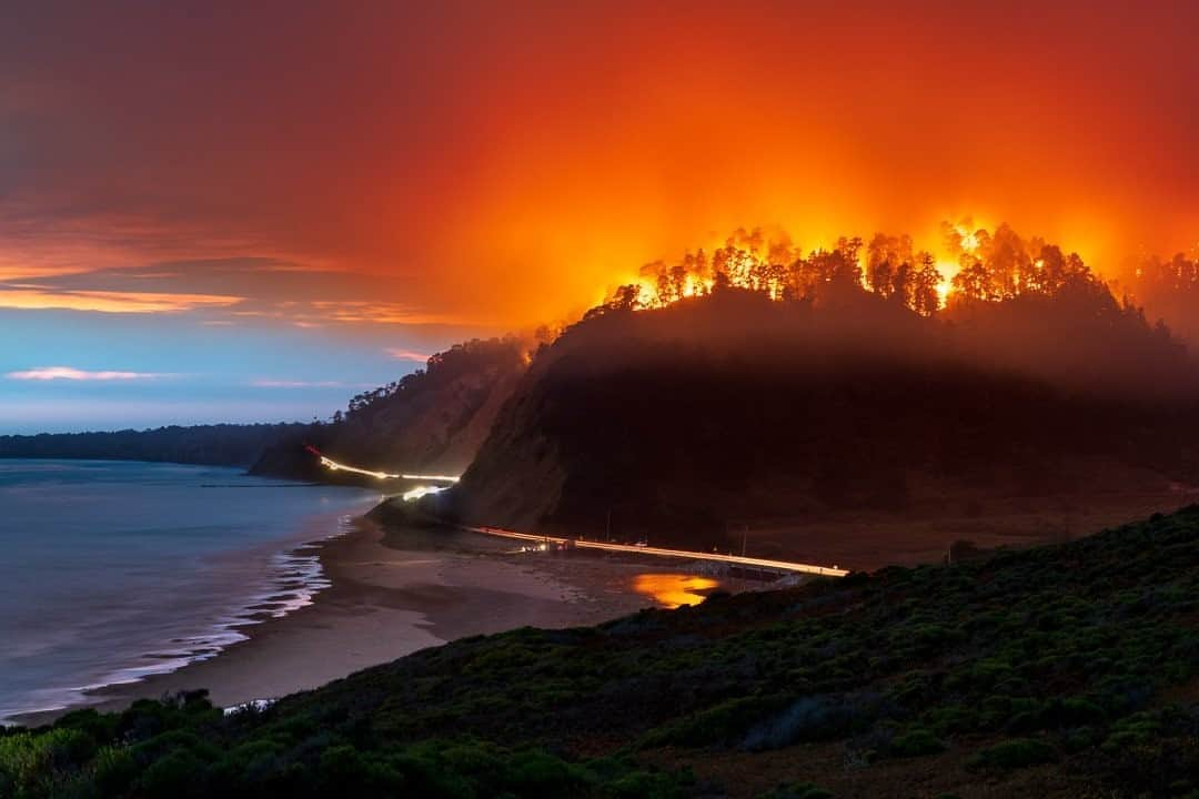 ナショナルジオグラフィックさんのインスタグラム写真 - (ナショナルジオグラフィックInstagram)「Photo by @FransLanting / A wildfire rages on the bluffs above the Pacific Ocean and Highway One north of Santa Cruz, California. That night it grew to an inferno and raced through the nearby mountain communities of Last Chance and Swanton, destroying most of the homes there. We grieve for the losses of so many friends and neighbors and brace ourselves for the next outbreak of fire. Local weather reports are dominated by smoke forecasts and fire alerts go out when the wind increases. Everyone’s nerves are on edge. Our fire season will only come to and end when the first rains arrive. But in this era of climate chaos, rain too has become an uncertain prospect. Follow me @FransLanting for more stories from the edge of the fire zone.   #CZULightningComplexFire #czuaugustlightningcomplex #californiafires #santacruzfire #wildfire」9月13日 2時03分 - natgeo