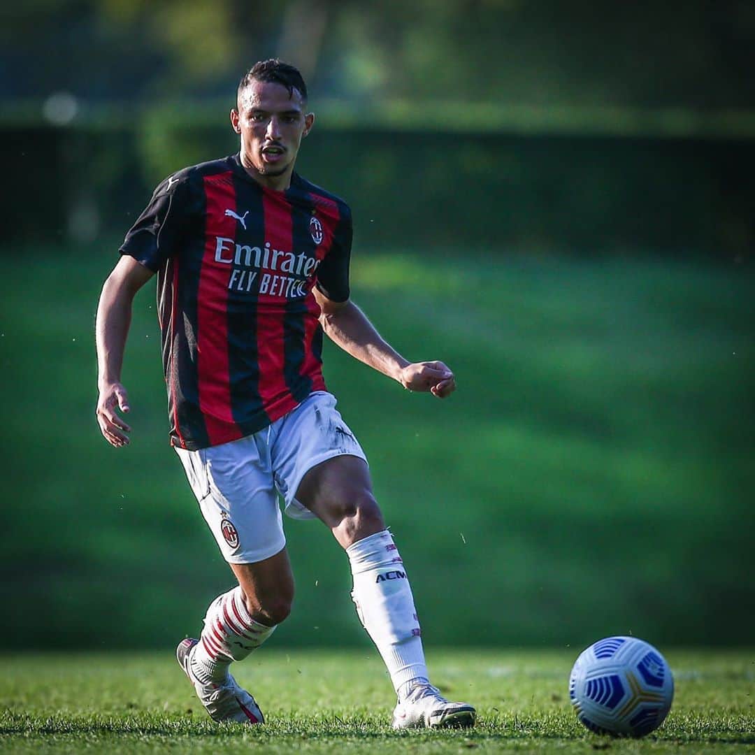 ACミランさんのインスタグラム写真 - (ACミランInstagram)「The pre-season ends with another win. Ready to rock. Let's go, boys! 👊 #MilanBrescia #WeTheReady #SempreMilan」9月13日 1時58分 - acmilan